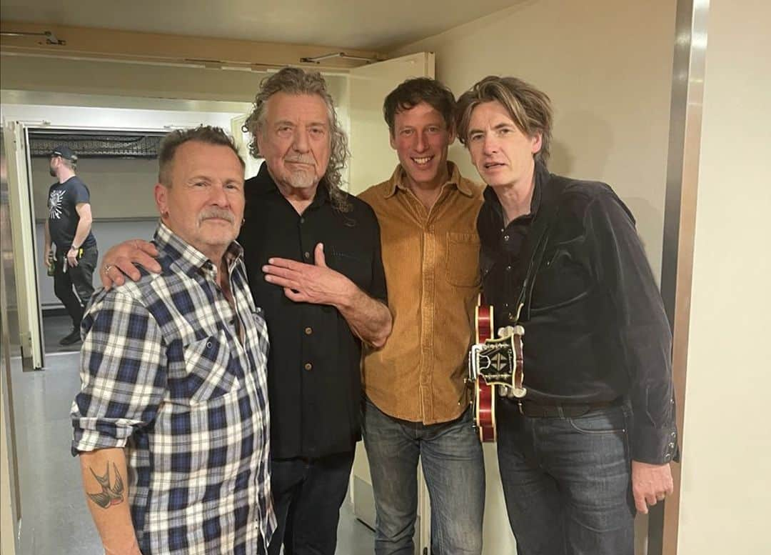 ロバート・プラントのインスタグラム：「“Strong and intense night at Royal Festival Hall Saturday.. Martin Simpson, me, Sam Lee and Bernard Butler Jon, a host of great voices and players to remember the great Bert Jansch“ … -RP」