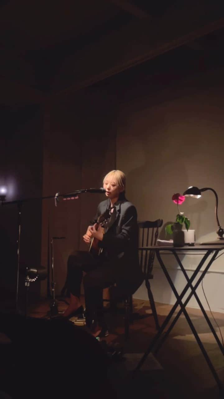 竹内アンナのインスタグラム：「I My Me Myself (acoustic ver.)  ㅤㅤㅤㅤㅤㅤㅤㅤㅤㅤㅤㅤㅤ ㅤㅤㅤㅤㅤㅤㅤㅤㅤㅤㅤㅤㅤ ㅤㅤㅤㅤㅤㅤㅤㅤㅤㅤㅤㅤㅤ 弾き語りにぴったりだと思ったアレンジ。 同じ曲でも違う顔になるのが面白いです、このツアー。 ㅤㅤㅤㅤㅤㅤㅤㅤㅤㅤㅤㅤㅤ ㅤㅤㅤㅤㅤㅤㅤㅤㅤㅤㅤㅤㅤ  #at_ELIER  #martin #OMJM  ㅤㅤㅤㅤㅤㅤㅤㅤㅤㅤㅤㅤㅤ」