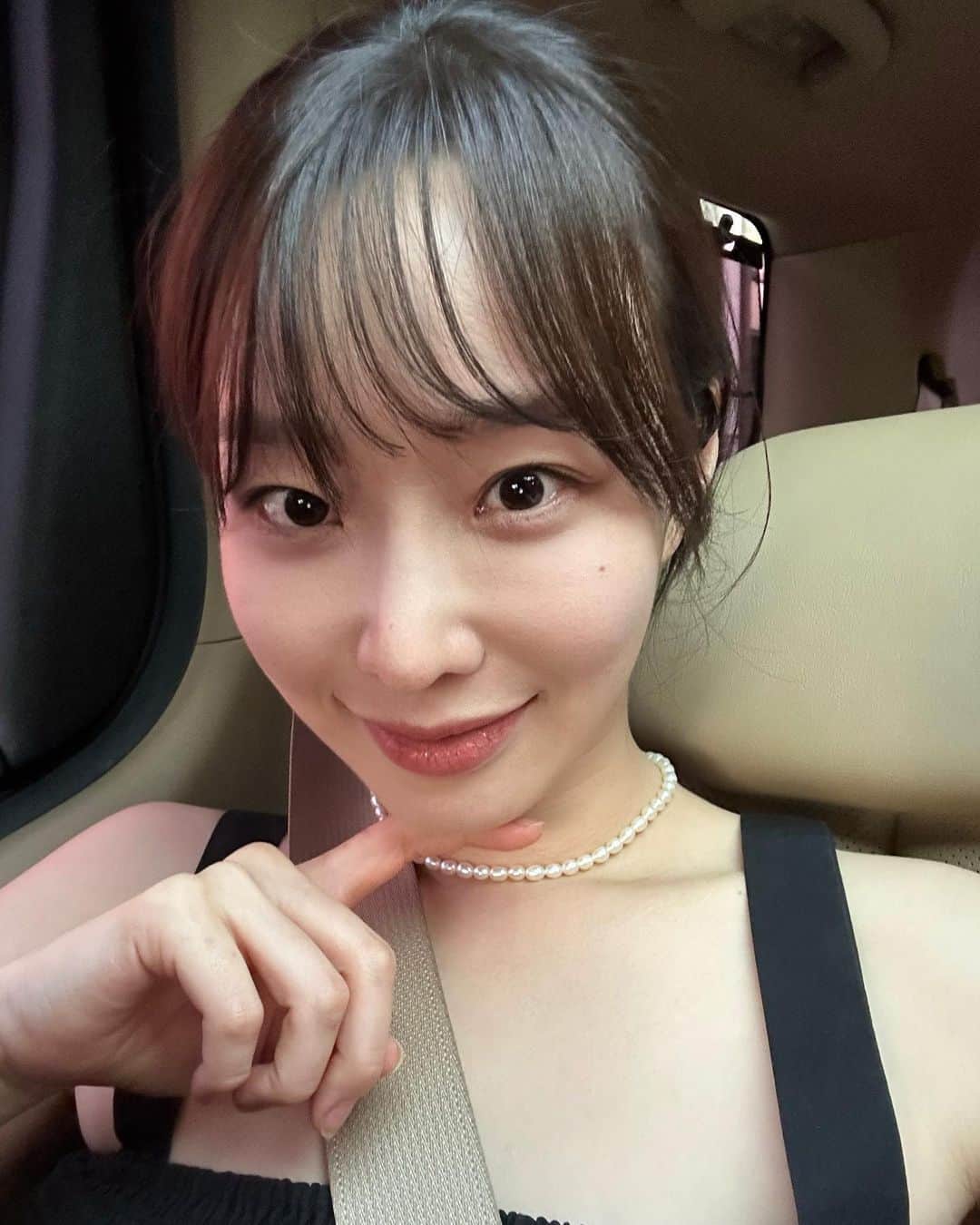 ムン・イェウォンのインスタグラム：「XOXO MY GOLD HANDS PRINCESSES 🫶」
