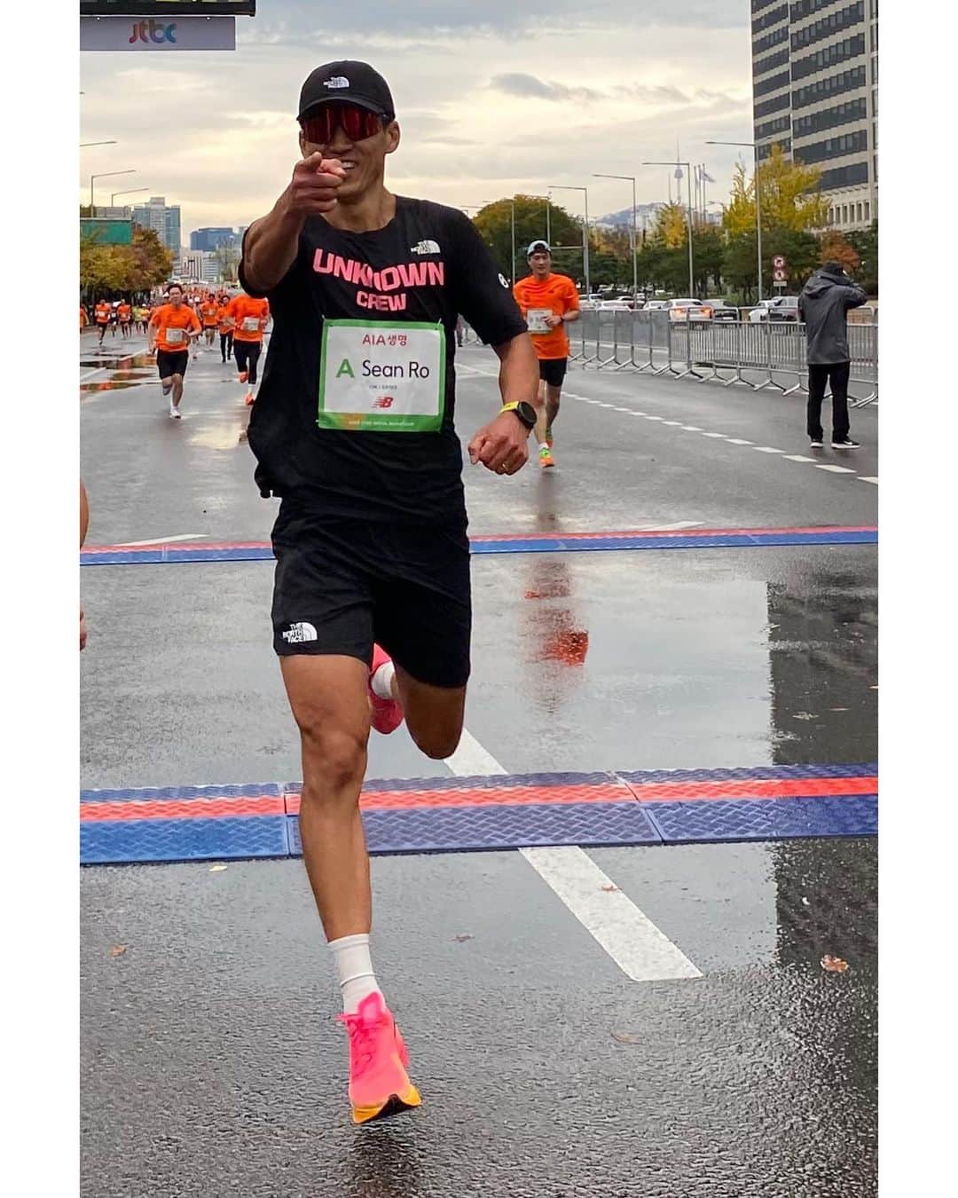 ジヌションのインスタグラム：「🏃‍♂️ 도전! 2025년 세계 6대 마리톤 도쿄 마라톤 보스톤 마리톤 런던 마리톤 베를린 마라톤 시카고 마라톤 뉴욕 마라톤 1년 안에 세계 6대 마라톤 다 완주 도전 해보겠습니다」