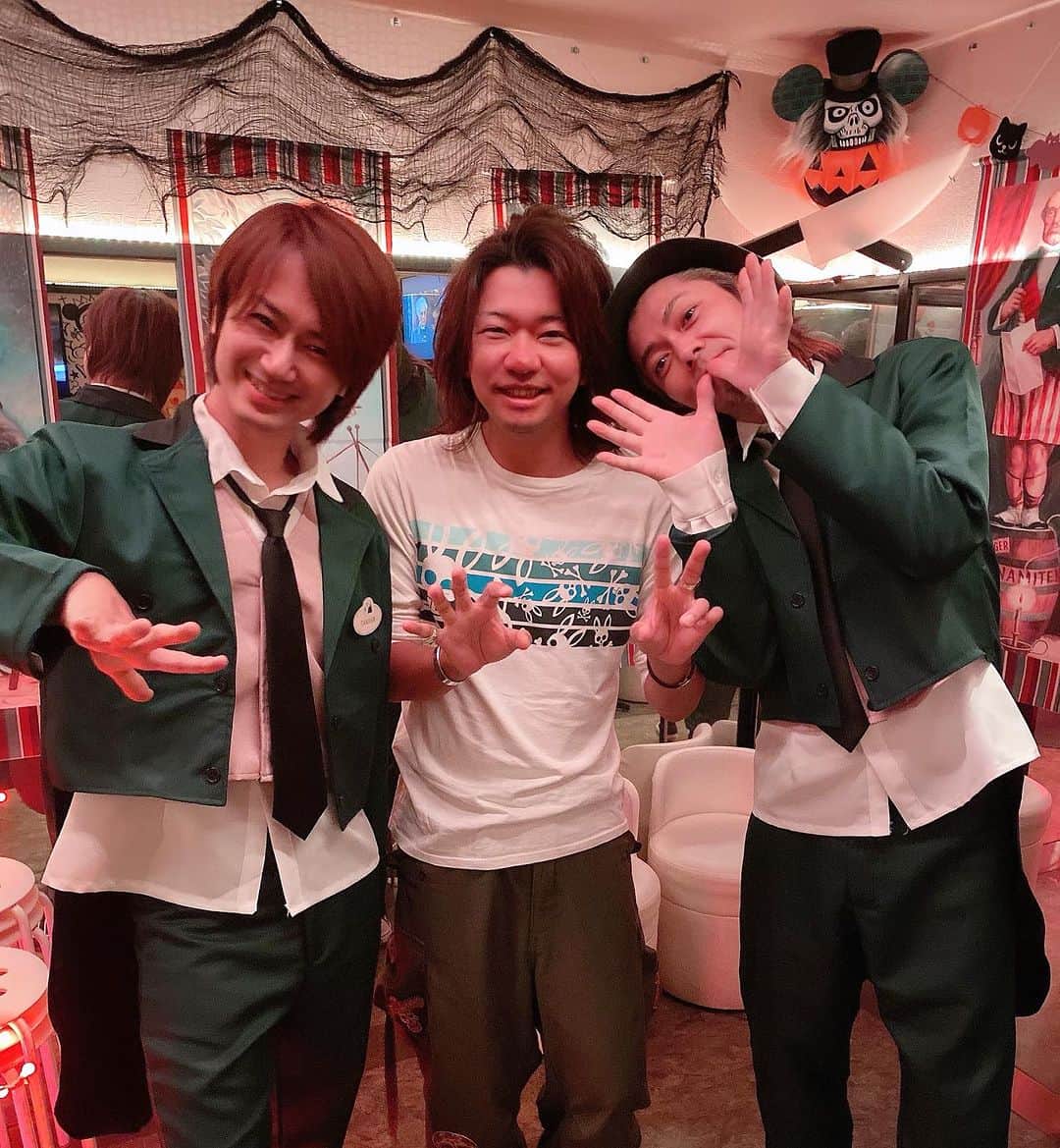 田中純弥のインスタグラム：「これがハロウィンで恐怖のドリンクを飲んでくれてた 三浦の勉ちゃんです✨✨」