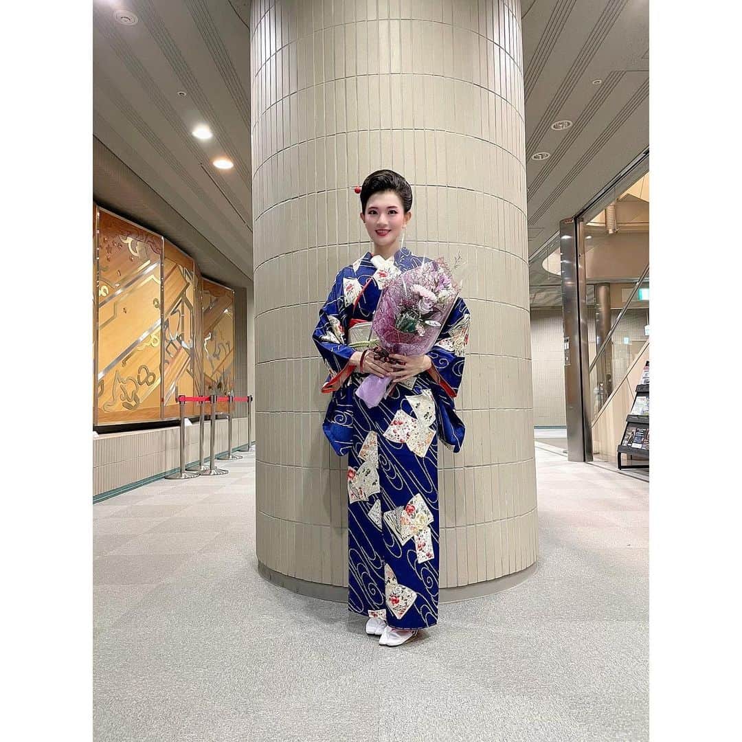 渡部瑞貴のインスタグラム：「新舞踊の文化祭👘✨ みんな駆けつけてくれて、 声援すごい嬉しかった😆 1番踊りたかった『男一代』を踊れたのが本当にいい思い出🥹！！  これからもコツコツ頑張ります♪💪  ✴︎舞台の写真は『夢暦』女踊り👘  （インスタ、音つけられるようになったのかな？😳）」