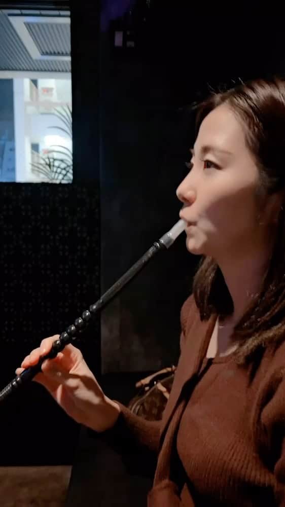 湊月莉子のインスタグラム：「シーシャバー#シーシャバー #シーシャ #水タバコ」