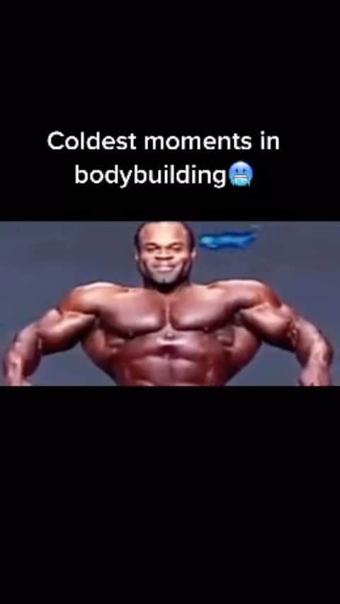 カイ・グリーンのインスタグラム：「LET ME TELL YOU!  that Phillip smirk alone will increase my bench by 20% today 🥶🤬!!!」
