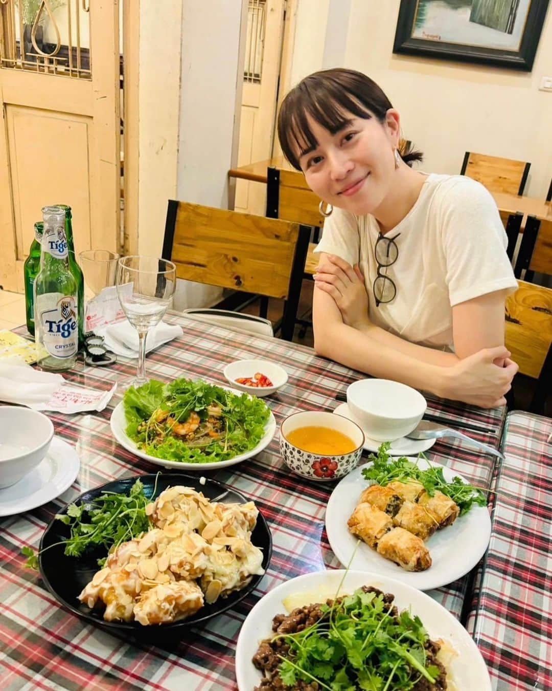 比嘉愛未のインスタグラム：「I love this country's food🍽️😋💕🇻🇳」