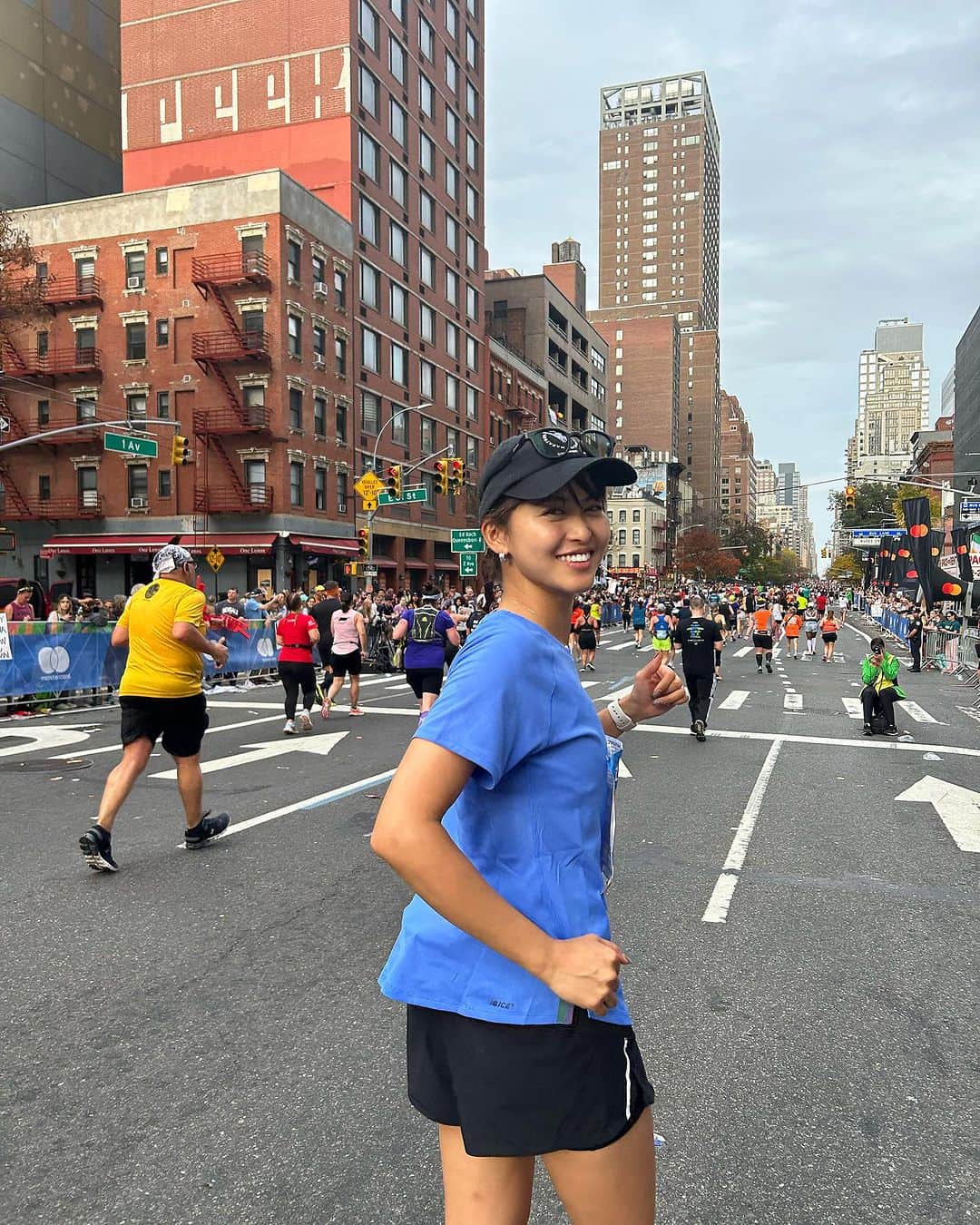 三原勇希のインスタグラム：「It's been a year since then  あれから一年💙❤️ 最高の思い出！ #newyorkcitymarathon  我ながらいい脚してるわ YouTubeにNYCマラソンのドキュメンタリー動画あります。編集に10ヶ月かけたからよかったらみてね🤣」