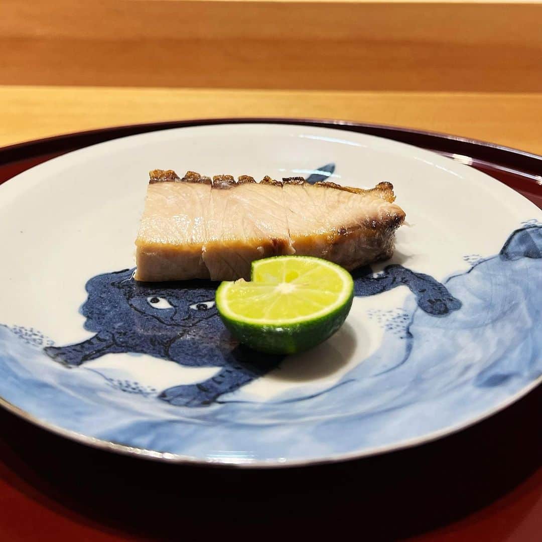 Machikoさんのインスタグラム写真 - (MachikoInstagram)「いくらが美味しい時期🥰 磯田さんの美味しいお料理いただきました🙏  #磯田  こどもの頃はいくら苦手だったのが不思議🙏」11月6日 22時10分 - machiko.06
