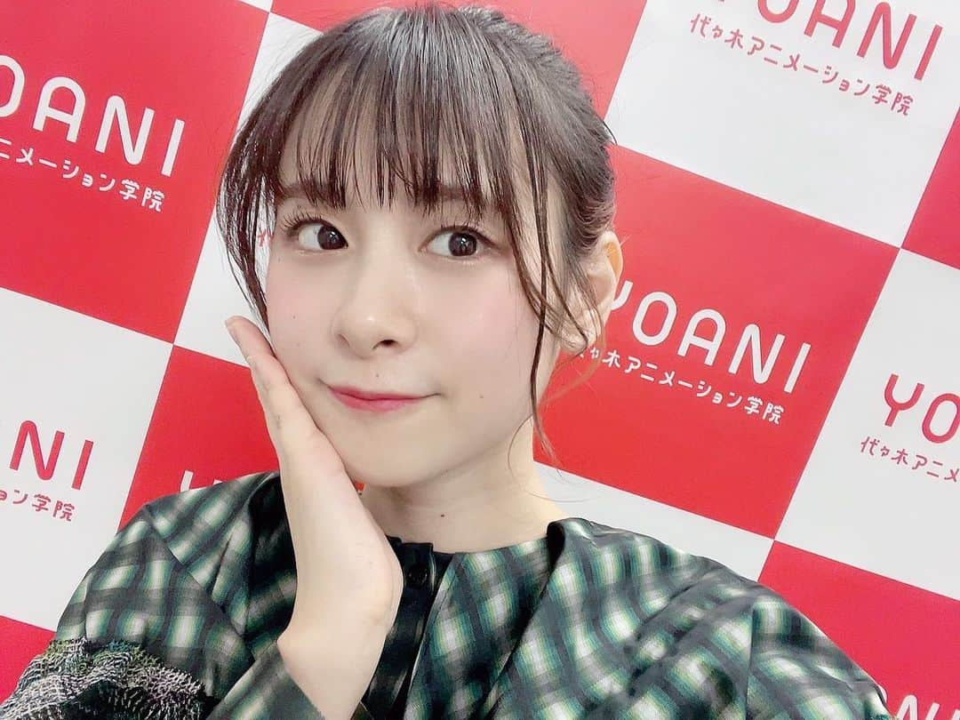 前田佳織里さんのインスタグラム写真 - (前田佳織里Instagram)「明治大学さん学園祭や代々木アニメーション学院さんでのトークショーと、この前は一日で2つ学生さんの前でのイベントでした✨ 学祭や夢を追っているみなさんの前でお話を任せてもらえることは本当に光栄なことです！✨ 素敵な人ばかりだった！ また来れたらいいな！💪🏻 お団子ヘアーな一日でもありました☺️✨  #学祭 #大学祭 #トークショー #お団子ヘア」11月6日 22時15分 - maedakaori_official