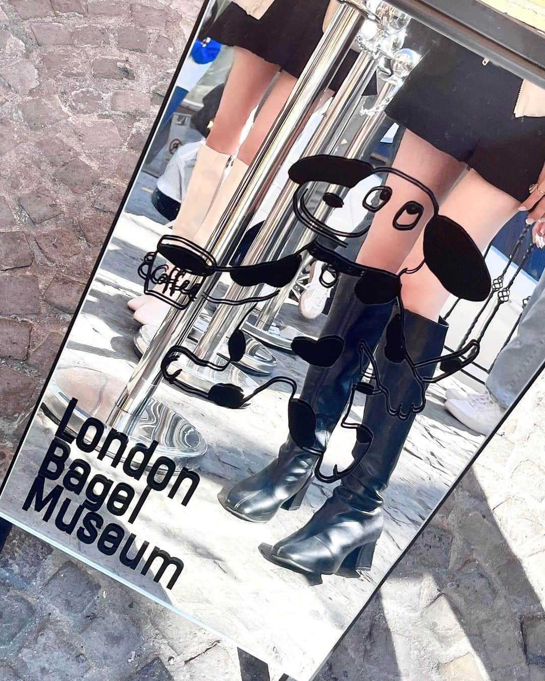 ANRIさんのインスタグラム写真 - (ANRIInstagram)「I L♥️VE @london.bagel.museum 🥯 예쁘구 맛잇구 내 사랑 엄마 손도 모두 행복 그 자체,, 🤍 @mlbkorea @minitmute @metrocity.korea #pr」11月6日 22時11分 - annnchannn