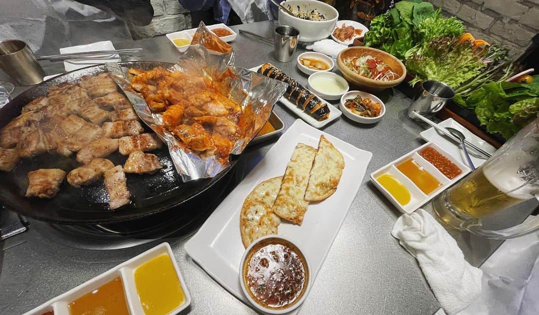 小川麻琴さんのインスタグラム写真 - (小川麻琴Instagram)「いつもの仲間と昼から新大久保でランチ❤️  くるむってお店、初めて行ったけどめちゃくちゃ美味しかった🇰🇷❤️  行列の理由が分かりました🫣✨  韓国料理って、なんであんなに美味しいのかしら🥹❤️  今日も大好きな友人と、楽しい一時に感謝です😌✨  #ランチ #韓国料理 #新大久保 #くるむ  #仲良しメンバー」11月6日 22時11分 - 1029_makoto