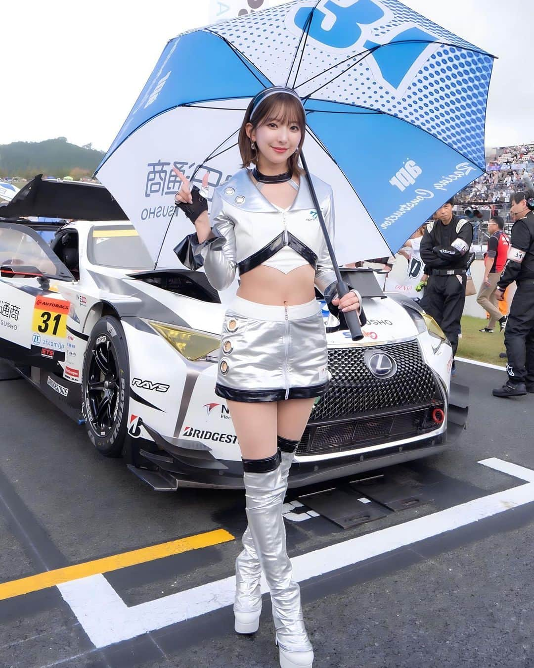 村上楓のインスタグラム：「SUPERGT 最終戦 もてぎ 決勝日  #30 ▷ P23  #31 ▷ P4  遂に最終戦を終えてしまいました…。 メンバーにも恵まれて本当に楽しいチームでapr Victoriaになれて幸せな一年でした！  apr  Racingを応援してくださった皆様 一年間本当にありがとうございました💙  #レースクイーン #撮影会 #撮影モデル  #supergt #aprracing #aprvictoria  #モータースポーツ #モータースポーツ好きな人と繋がりたい  #水着 #ビキニ #モデル #アイドル  #グラビア #グラビアアイドル #sexy  #撮影 #写真 #写真好きな人と繋がりたい  #写真撮ってる人と繋がりたい」