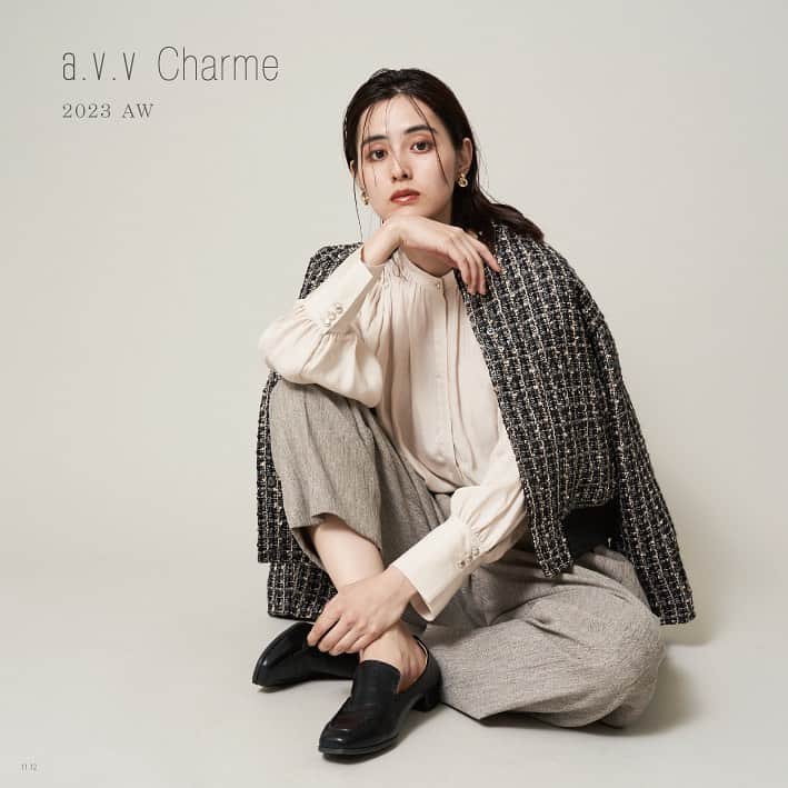 岩田絵莉佳のインスタグラム：「【a.v.v charme 2023 A/W】  "一家に一枚岩田をどうぞ"でおなじみのシャルム photo: @takahashi_camera  h&m: @hairmake_toku   何気テンション高くなる撮影🧡 服もメイクもカメラもカッコいい🖤」