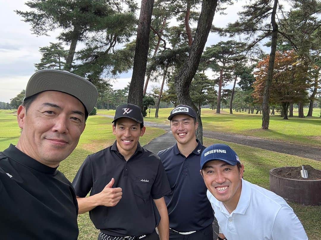 中山雄一のインスタグラム：「本日はMake A Wishのチャリティコンペに参加しました⛳️ ⁡ ⁡ 難病の子供たちの夢を叶える活動をするメイクアウィッシュ様へ、スーパーフォーミュラに参戦を始めたころから募金活動を始めました。ピットウォーク中やイベントの際には活動のご協力をいただきいつもありがとうございます。 ⁡ 内川聖一さんとラウンドさせていただき、そのパワーに驚かされました。今度はレースも是非見に来ていただきたいですね☺️ ⁡ ラウンドの後には、チャリティーオークションがありTBSアナウンサーの石井大裕さんが盛り上げてくださいました。オークションにはイオミック様からご提供いただいたキャディバッグとグリップのセットを出品させていただき、その全額を寄付していただきました。 イオミック様ありがとうございます。 ⁡ ⁡ ゴルフ番組で見ない日はない、クラブフィッターの鹿又さんのトークショーもあり、お会いできて嬉しかったです！ 寿一さんのクラブの調整もされていますね💁‍♂️ ⁡  また何かイベントの際には是非この活動にご協力いただけると嬉しいです！  #makeawish #iomic #mutaracingwear  ⁡」