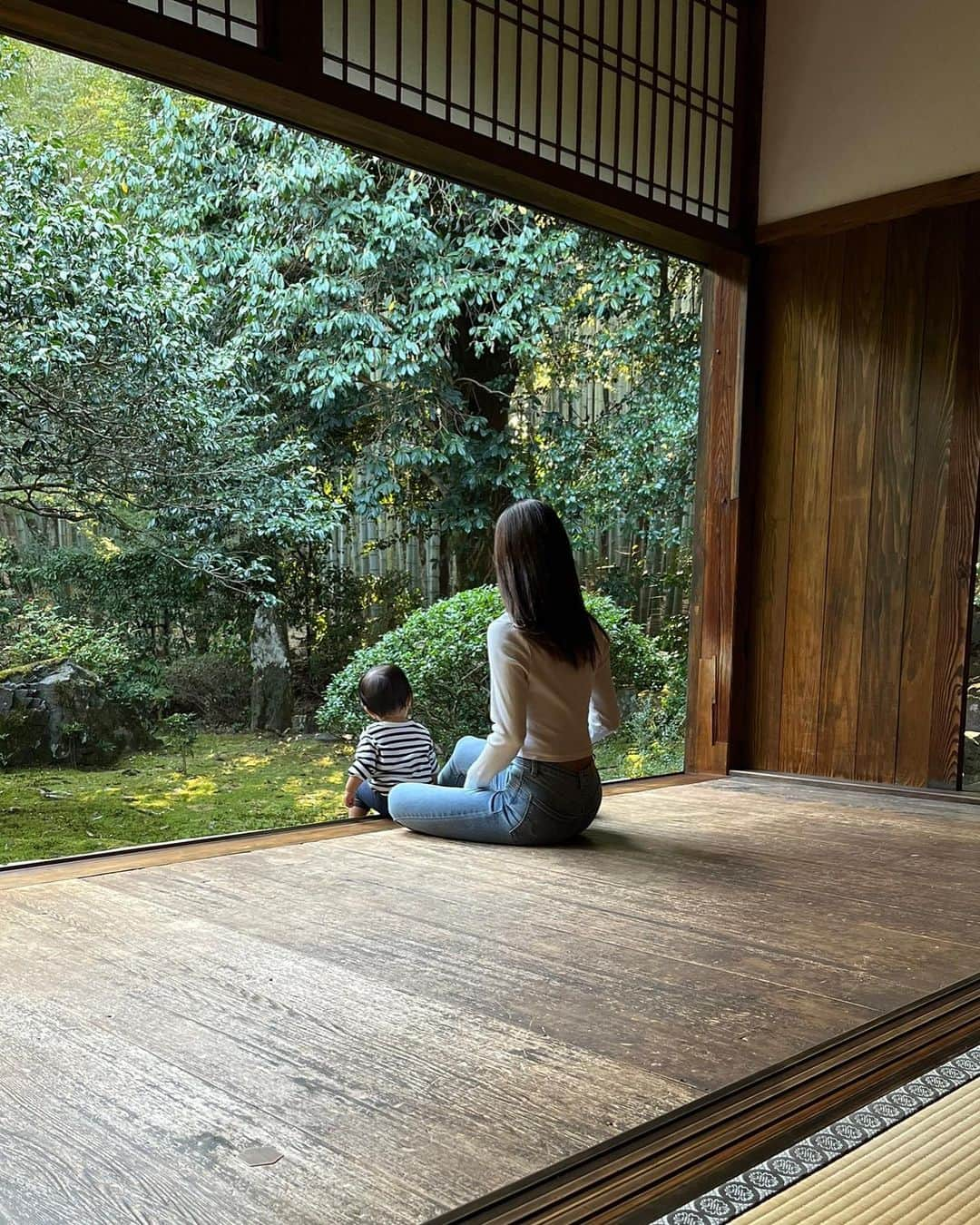 森川真帆さんのインスタグラム写真 - (森川真帆Instagram)「天河神社のあとは京都へ！ 奈良京都行こうって前日に決めたenergetic family👨‍👩‍👦  伏見稲荷は人が多すぎて写真撮れなかった😓 18歳のときちょこっと京都行って以来だから10年ぶり 24時間で大満喫の旅でした🍂  #24時間奈良京都旅 #伏見稲荷大社 #地蔵院 #鈴虫寺」11月6日 22時19分 - maho_morikawa