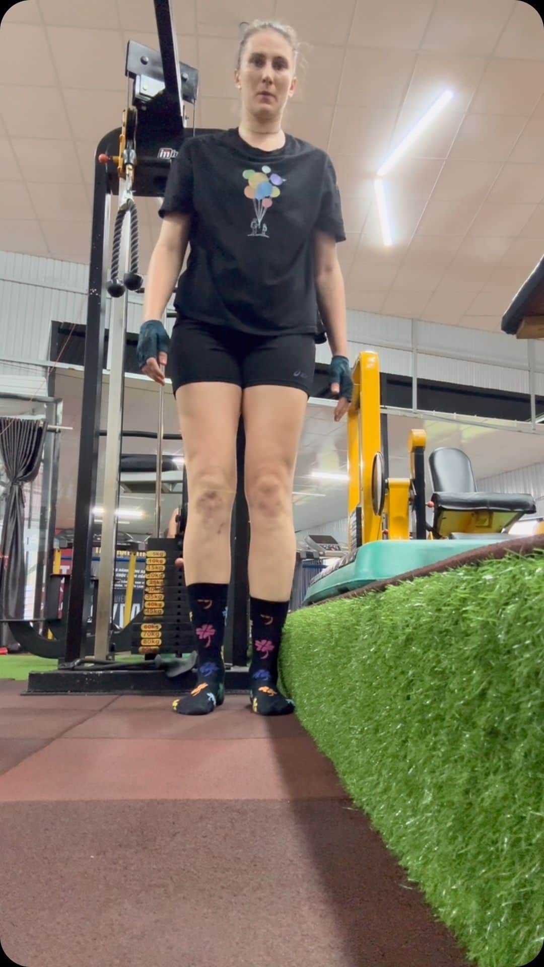 ポリーナ・ラヒモワのインスタグラム：「While my coach in Turkey,I am working in Vietnam true videos communication. thanks for don’t leave me alone,boys👍🏼💪🏼🥲」