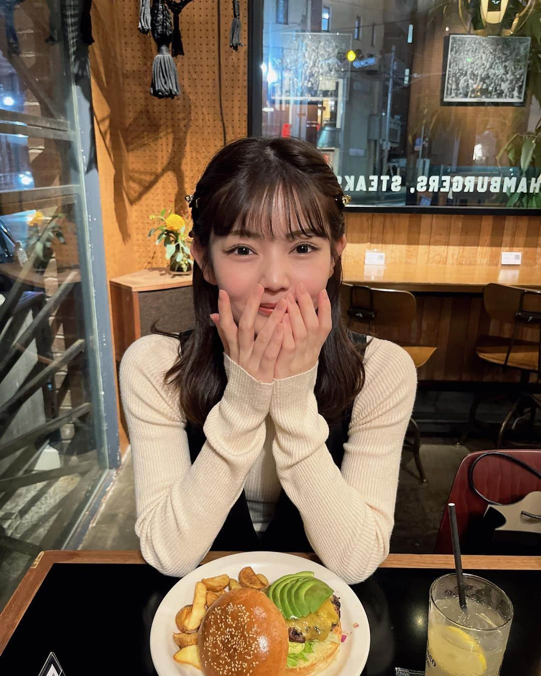 平塚日菜さんのインスタグラム写真 - (平塚日菜Instagram)「.  .  .  好きな子とご飯食べてきた！☺🍔🍹」11月6日 22時20分 - hiratsukahina