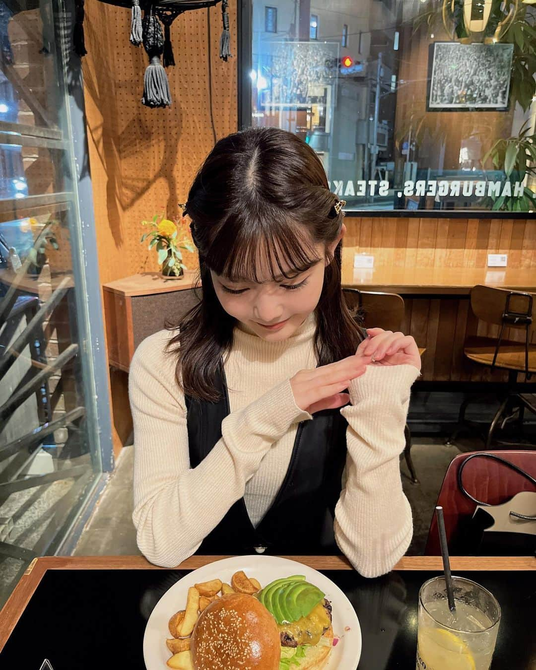 平塚日菜さんのインスタグラム写真 - (平塚日菜Instagram)「.  .  .  好きな子とご飯食べてきた！☺🍔🍹」11月6日 22時20分 - hiratsukahina