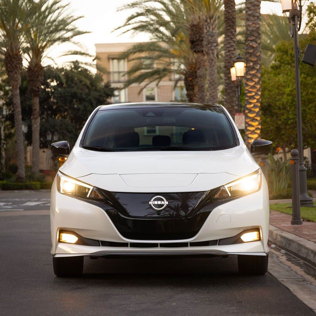 Nissanのインスタグラム：「This car not only serves looks and performance, it is environmentally-friendly too!: The one and only...Nissan LEAF! 🍃 ​  #Nissan #NissanLEAF #NissanEV #EV #ElectricVehicle #ElectricCar #Environment」