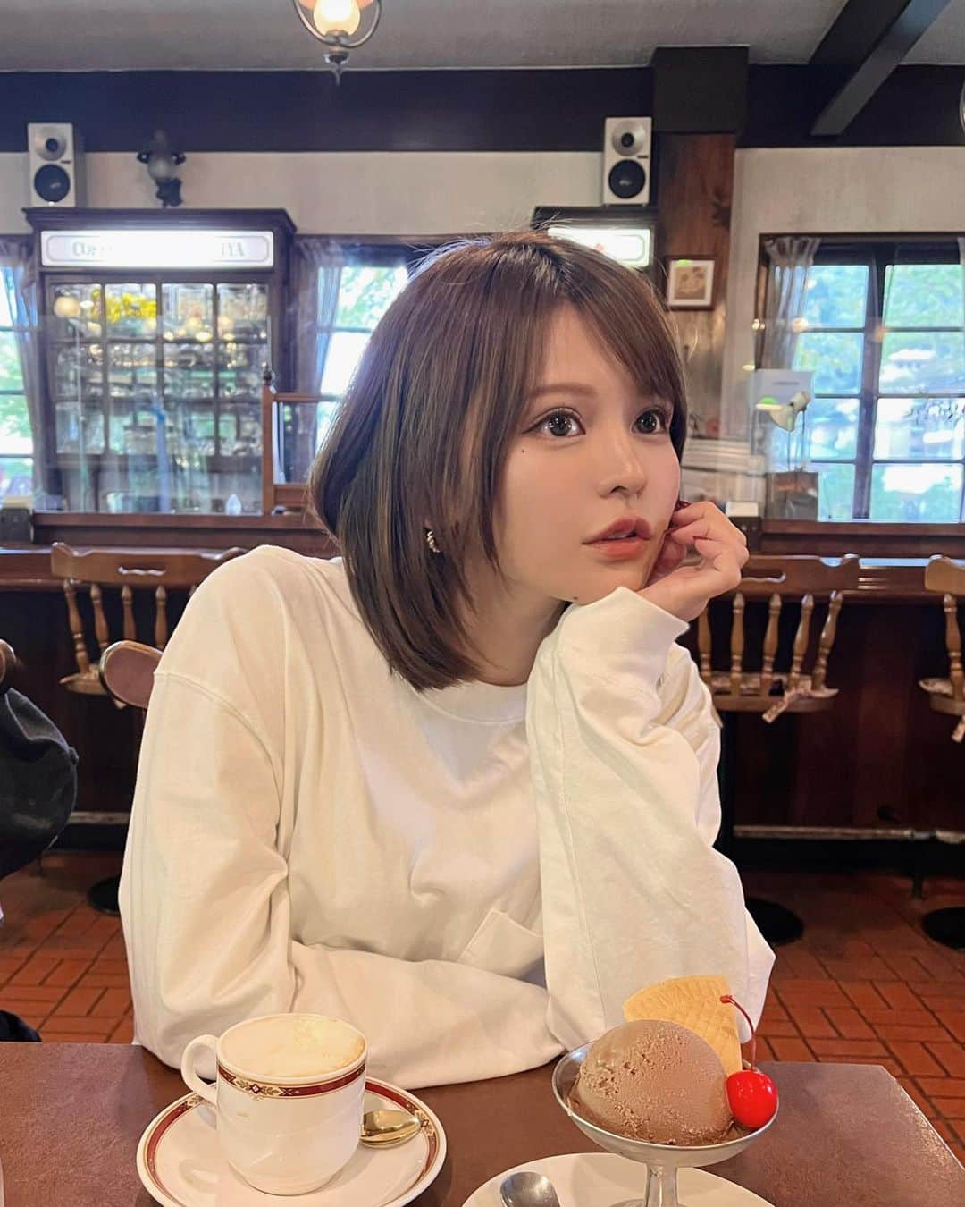 ななぴさんのインスタグラム写真 - (ななぴInstagram)「Achi village🌟  家族で星を見に阿智村へ行ったよ🌌 新月×晴れが重なって、プラネタリウムみたいな星空鑑賞ができて 一生の思い出になった😭📸💓  浪合パークで星空観測に参加して 双眼鏡をかりて寝そべりながら星空鑑賞🔭🌟  新月で月明かりもなく 気温もちょうどよく晴れ 満点の星空が見えました🌌 スバル発見したり土星や木星見つけたり 本当に楽しかった🪐 説明してくださったガイドさんがまた親切すぎて😭 星空鑑賞また行きたいです🌌  阿智村はご飯もとっても美味しくて🍚 ホテルも素敵だった☺️ はなやホテルに泊まりましたが出てくるご飯が まぁほんとーーに美味しくて！！ 料理長の方に大大大感謝です🙇‍♀️ リーズナブルでとっても美味しかった。おすすめのお宿です☺️  温泉も素晴らしかった♨️ 何度も入ってしまったけど貸切で 身も心も癒されました。😌  ぶらりと入った喫茶店が まるでジブリに出てくるような素敵な空間で 是非立ち寄って欲しい、、☕️  とにかくおすすめすぎる 阿智村。旅行してください🌌  朝市で購入したお米は とてつもなく美味しかった。 農家さんが作ったお米をご本人から購入して食べると また一層美味しくて、直接お礼が言いたくなるね☺️ また絶対買いに行きます。🚗  美味しいお米に美味しい料理でたくさん愛を感じました。 幸せな時間 ありがとうございました🍚💓  #阿智村　#長野旅行　#ホテルはなや　#阿智村の星空 #阿智村ナイトツアー #阿智村グルメ #星空ツアー　#長野旅　#家族旅行　#浪合パーク」11月6日 22時40分 - __nanapgram__