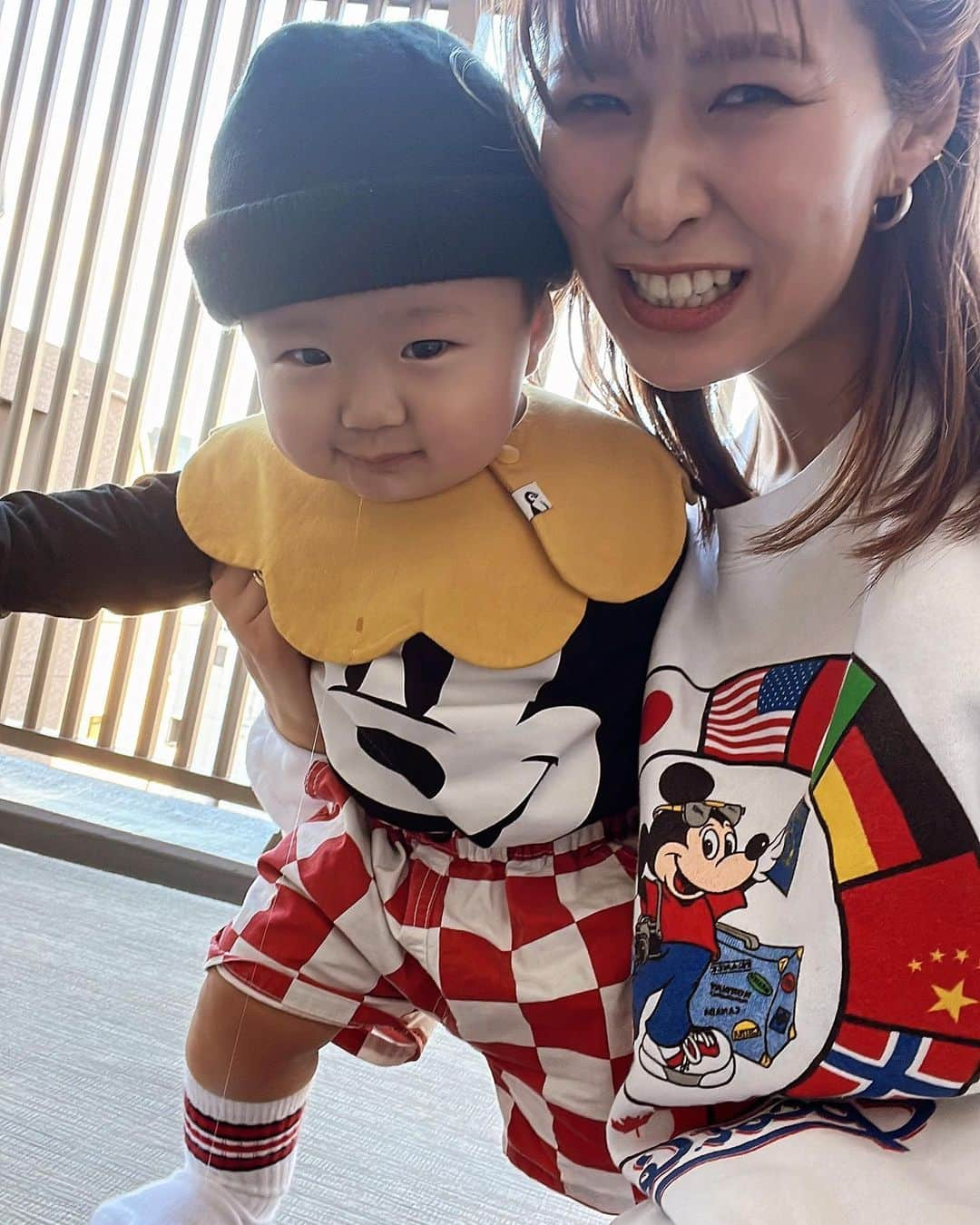 木村沙織のインスタグラム：「. ハロウィン前日、2人でミッキーマウス着用 👦🏻🤝👩🏾‍🦰 ( 特に仮装せず🎃 )」