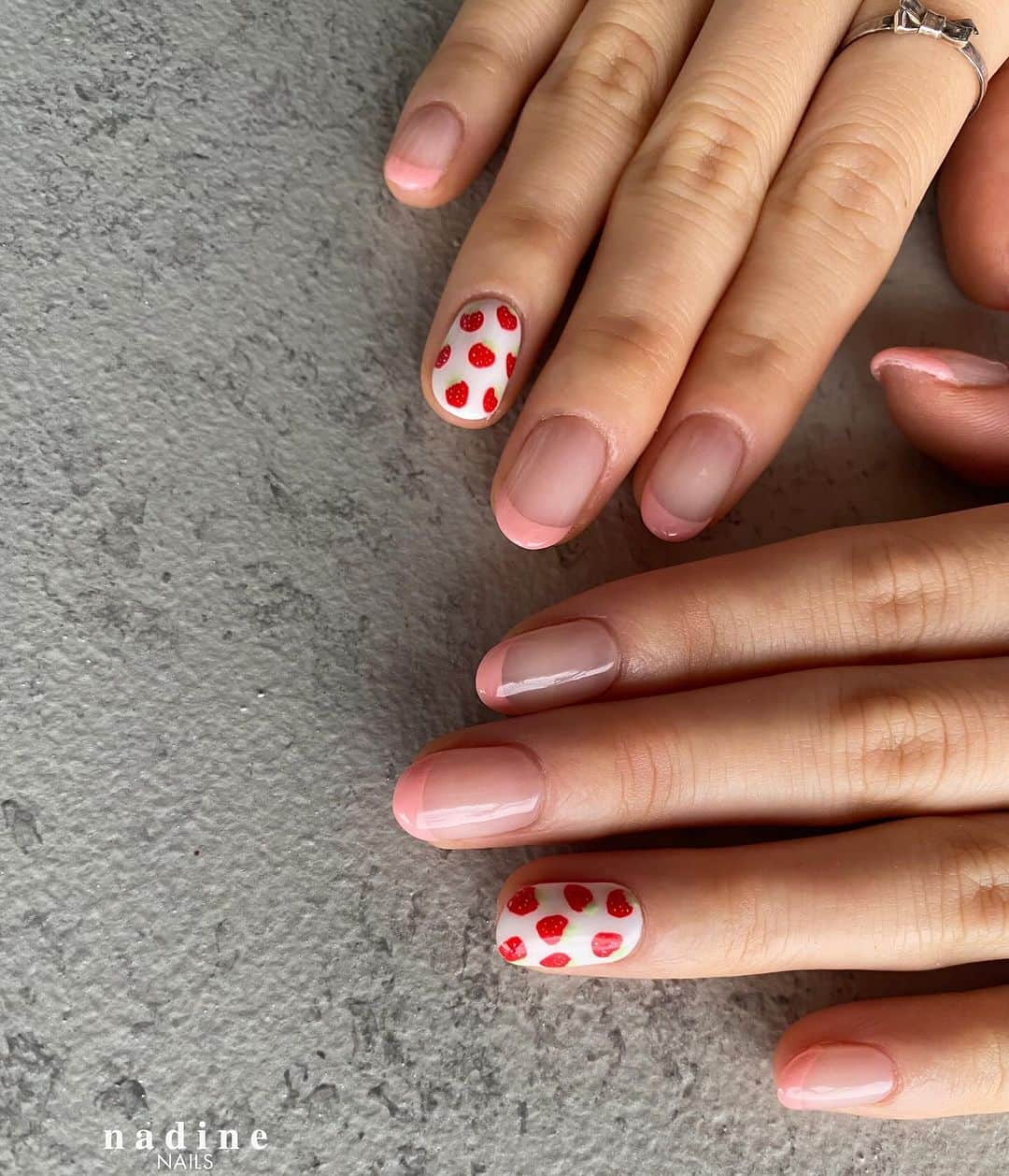 nadineNAILSさんのインスタグラム写真 - (nadineNAILSInstagram)「🍓🤍🍓🩷  ありがとうございます·͜·🩷   #いちごネイル  #ピンクフレンチ  #strawberrynails    *─────────────────────────*    * * * #個性派ネイル #シンプルネイル #ミラーネイル #オシャレネイル #大人ネイル #恵比寿ネイルサロン#nailstagram  #brownnails #autumnnails #ebisunailsalon #newnails #nadinenails #美甲 #tgel #젤네일 #네일아트 #네일스타그램 #인기네일 #btsyoko #이달의네일 #가을네일 #딸기네일」11月6日 22時33分 - nadine_nails_