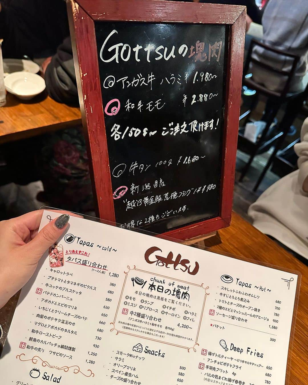 鳴上なごねさんのインスタグラム写真 - (鳴上なごねInstagram)「渋谷で飲み友達とデートしたよ🍖  お料理どれも美味しくて幸せでした🍷ワインがすすむ〜🎶 お肉は柔らかくてジューシーでたまらなかったです🥳 タパス盛り合わせがすごく酒のつまみになってお気に入りでした🥰  #PR @gottsushibuya #桜丘肉バルgottsu #渋谷ディナー #渋谷肉バル #渋谷グルメ #渋谷バル #渋谷デート #渋谷居酒屋 #肉バル」11月6日 22時38分 - narug0d