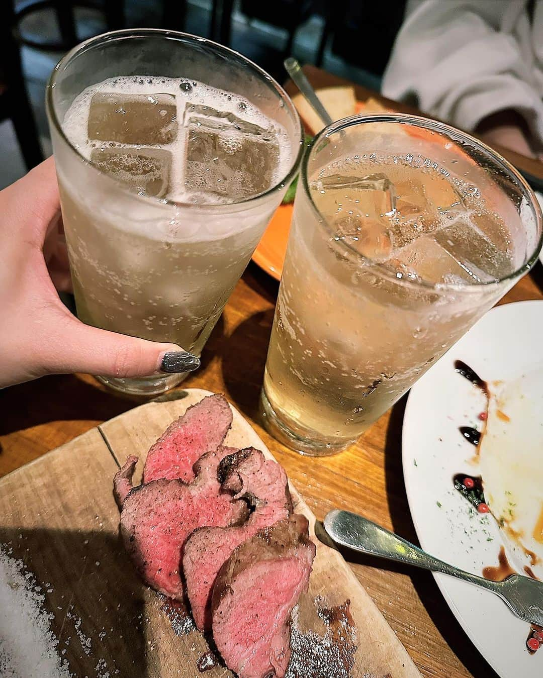 鳴上なごねさんのインスタグラム写真 - (鳴上なごねInstagram)「渋谷で飲み友達とデートしたよ🍖  お料理どれも美味しくて幸せでした🍷ワインがすすむ〜🎶 お肉は柔らかくてジューシーでたまらなかったです🥳 タパス盛り合わせがすごく酒のつまみになってお気に入りでした🥰  #PR @gottsushibuya #桜丘肉バルgottsu #渋谷ディナー #渋谷肉バル #渋谷グルメ #渋谷バル #渋谷デート #渋谷居酒屋 #肉バル」11月6日 22時38分 - narug0d