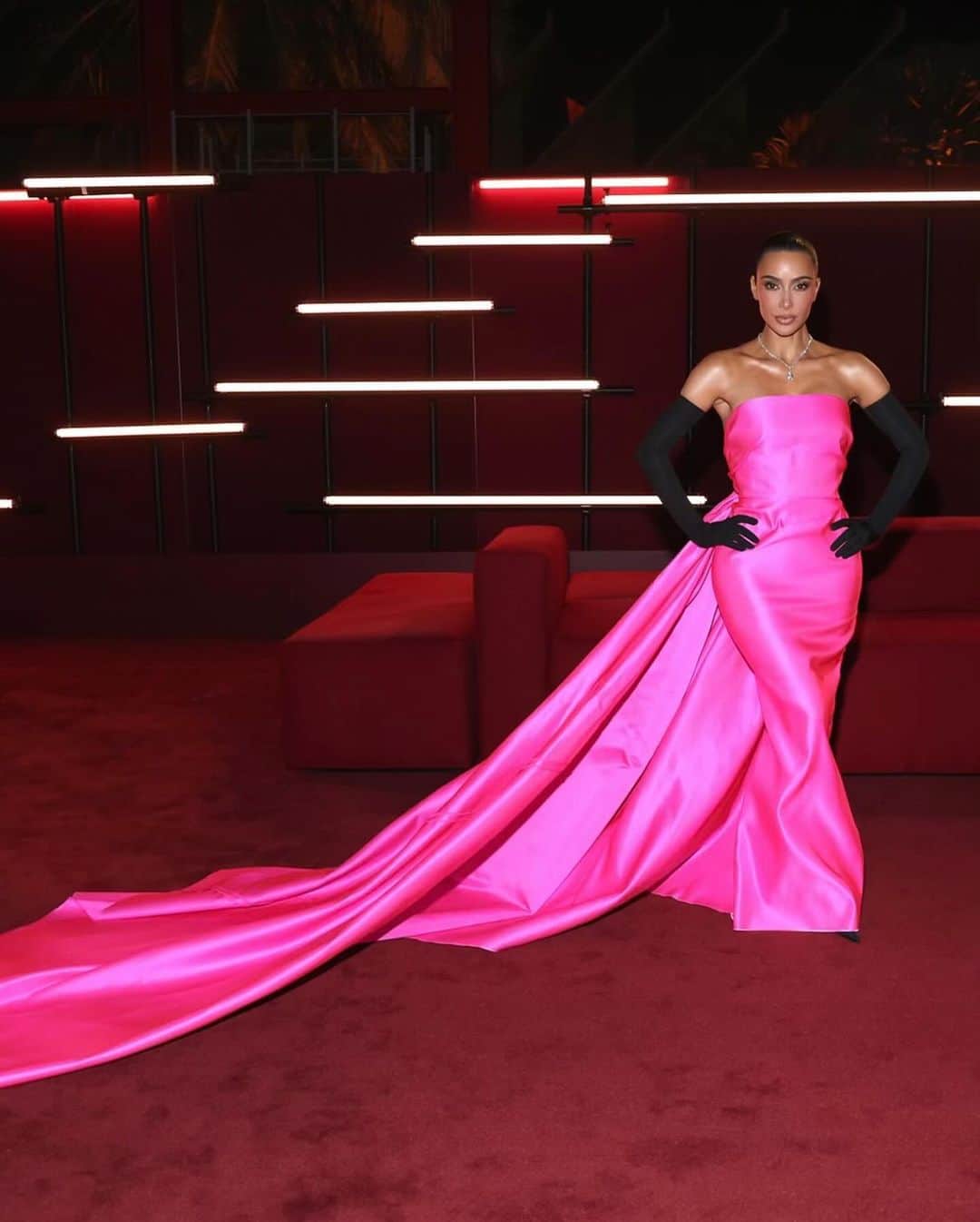 キム・カーダシアンさんのインスタグラム写真 - (キム・カーダシアンInstagram)「LACMA ART & FILM wearing @balenciaga couture」11月6日 22時58分 - kimkardashian