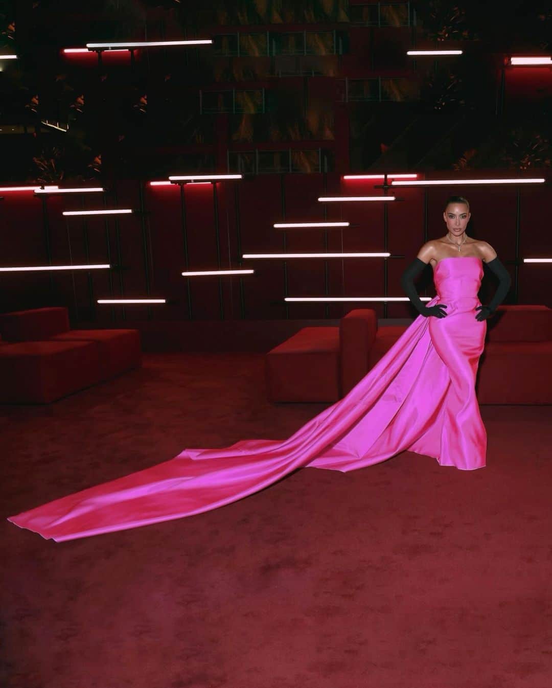 キム・カーダシアンのインスタグラム：「LACMA ART & FILM wearing @balenciaga couture」