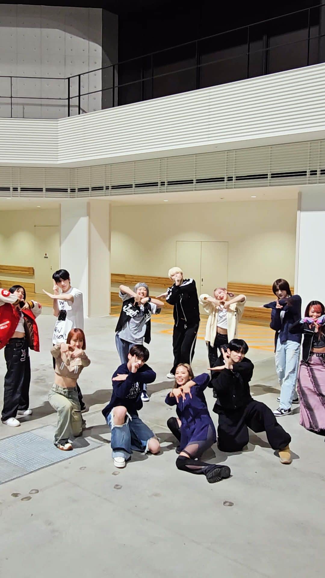 Tomorrow X Togetherのインスタグラム：「Happy Vibe gets bigger with #TSUBAKILL 👥👥 #ツバキル @tsubakill   #투모로우바이투게더 #TOMORROW_X_TOGETHER #TXT #TheNameChapter #FREEFALL #HappilyEverAfter」