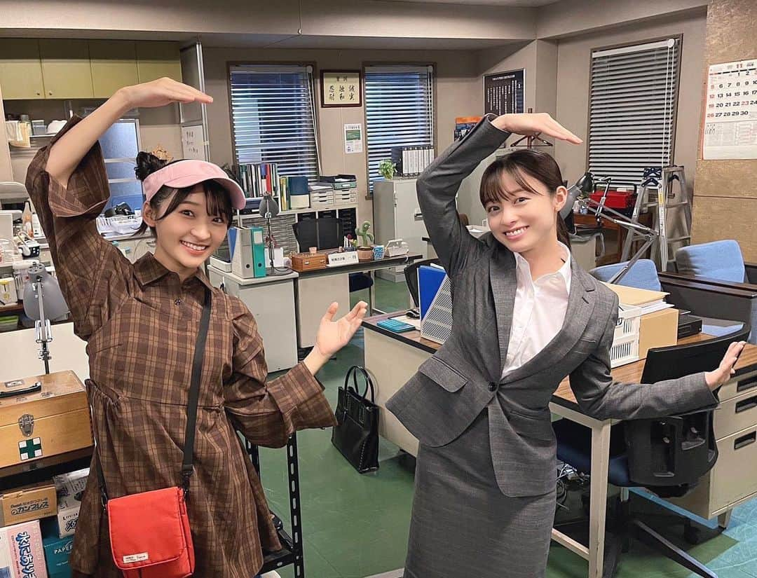 前野えまさんのインスタグラム写真 - (前野えまInstagram)「「トクメイ！警視庁特別会計係」 第4話ご視聴ありがとうございました！ 皆様もマルチには気をつけて...🫢  まどか役の橋本環奈さんとC×Cポーズで📸  #トクメイ  #トクメイ警視庁特別会計係  #橋本環奈 さん」11月6日 22時53分 - maeno_ema