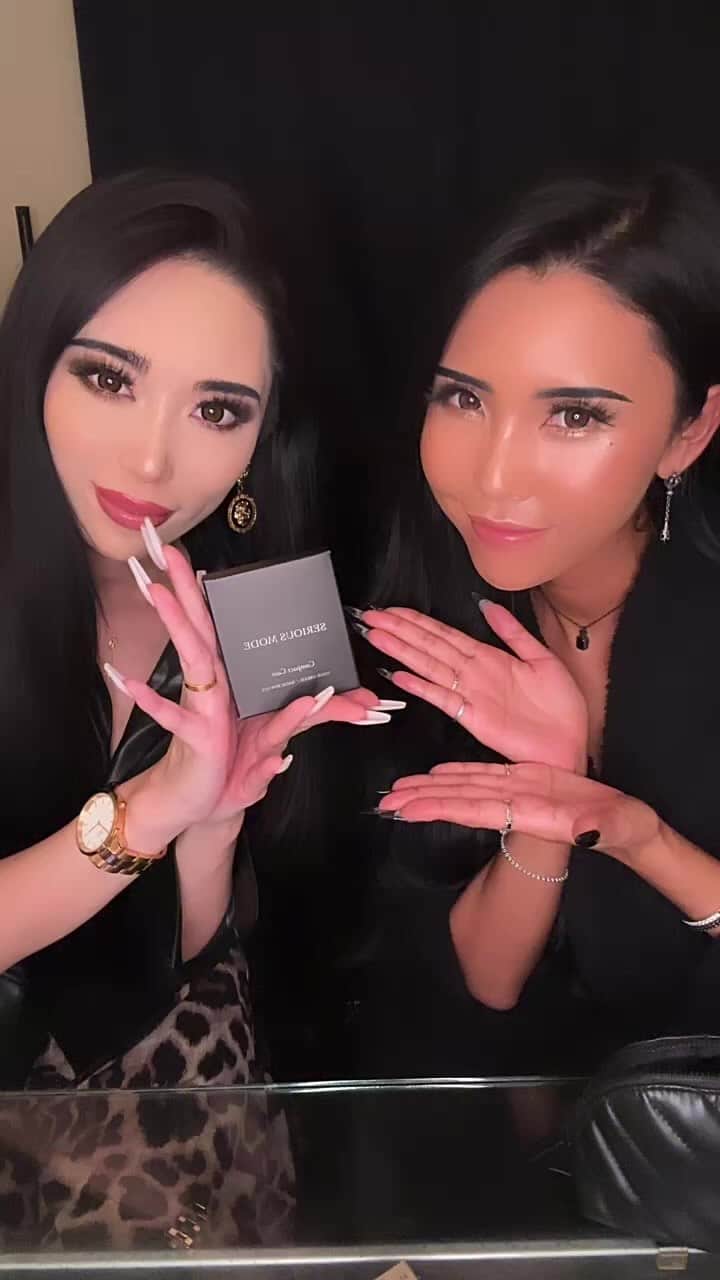 のインスタグラム：「SERIOUS MODE🖤」