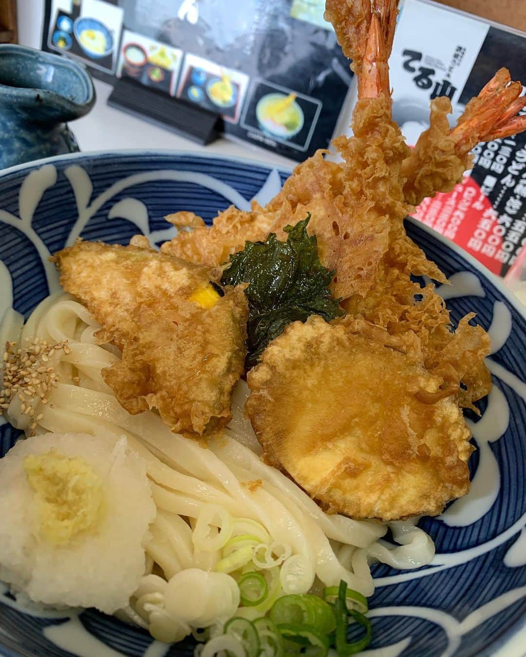 前田美順さんのインスタグラム写真 - (前田美順Instagram)「. . . . #夜の飯テロ投稿シリーズ #麺シリーズ #お腹すいてる #麺好き #ラーメン好き #うどん好き . . #てる山  うどんうまい！！！ 天ぷらも絶妙でうまい！！！ . #川しま  カツカレー丼。あ、麺シリーズなのに。 とろろざるそば。とろろって最高。 . #豚美  ザ熊本ラーメン。たぶん。 チャーシュー丼セットにしたのは内緒。 ..  #油大学  油大学院ってのも隣にできてる。まだ行けてない。 . #SUN華鳳 サンラータン麺。最高の最高の最高。 . #琥珀  美しかった。チャーシューが鶏で、柚子胡椒合う合う。だいぶスープ飲んだ。 . . . #お腹なった . 寝よ。」11月6日 22時53分 - miyukimaeda_badminton