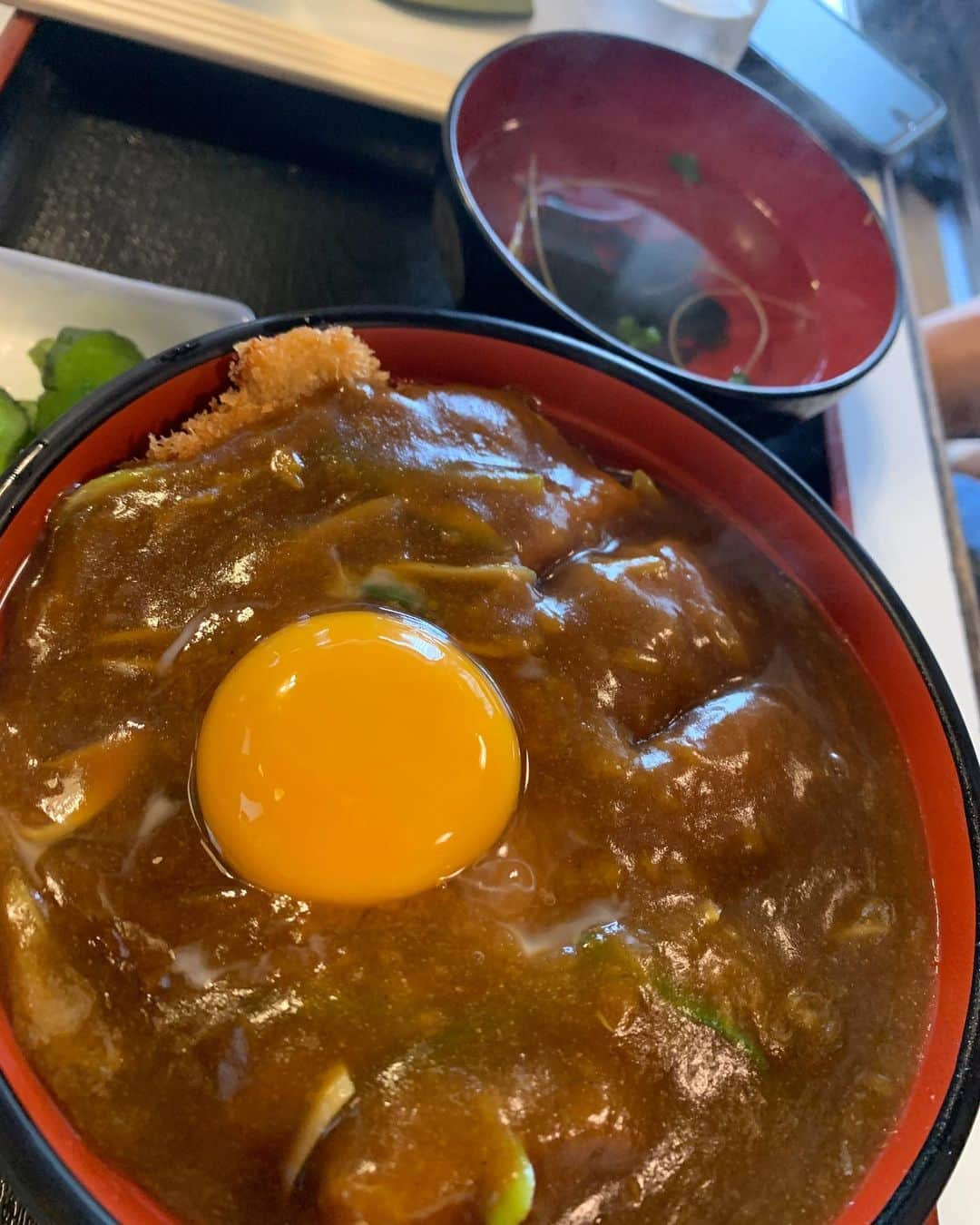 前田美順さんのインスタグラム写真 - (前田美順Instagram)「. . . . #夜の飯テロ投稿シリーズ #麺シリーズ #お腹すいてる #麺好き #ラーメン好き #うどん好き . . #てる山  うどんうまい！！！ 天ぷらも絶妙でうまい！！！ . #川しま  カツカレー丼。あ、麺シリーズなのに。 とろろざるそば。とろろって最高。 . #豚美  ザ熊本ラーメン。たぶん。 チャーシュー丼セットにしたのは内緒。 ..  #油大学  油大学院ってのも隣にできてる。まだ行けてない。 . #SUN華鳳 サンラータン麺。最高の最高の最高。 . #琥珀  美しかった。チャーシューが鶏で、柚子胡椒合う合う。だいぶスープ飲んだ。 . . . #お腹なった . 寝よ。」11月6日 22時53分 - miyukimaeda_badminton