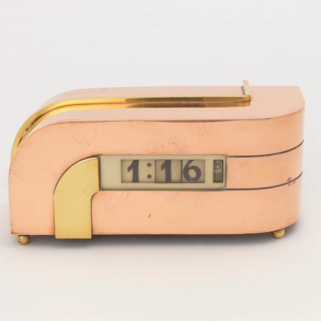 スミソニアン博物館さんのインスタグラム写真 - (スミソニアン博物館Instagram)「Can someone please tell us the time? We’re a little all over the place this morning!   Check out some of the unique clocks in the collection of our @CooperHewitt.  Which one is your favorite?  🕐 🕙 🕥   Clock 1: “Askew” designed by M&Co, 1998.   Clock 2: “Clock (France),” designed by Antoine-Andre Ravrio, n.d.   Clock 3: “Asterisk Wall Clock, Model 2213 Clock” designed by George Nelson, 1953.   Clock 4: “Zephyr” designed by George F. Adomatis and Ferher, 1938.   Clock 5: “Cifra 3” designed by Gino Valle and Massimo Vignelli, 1965.」11月6日 22時55分 - smithsonian