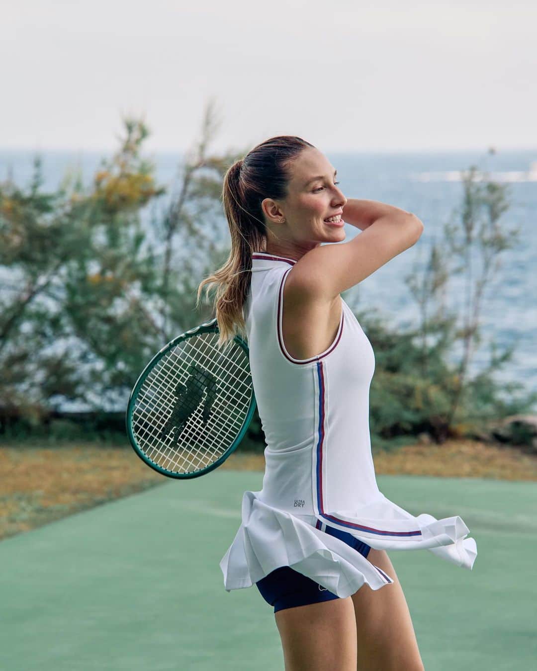 Lacosteさんのインスタグラム写真 - (LacosteInstagram)「Meet the L23: a brand-new tennis racket combining power and elegance. ✨」11月7日 2時00分 - lacoste