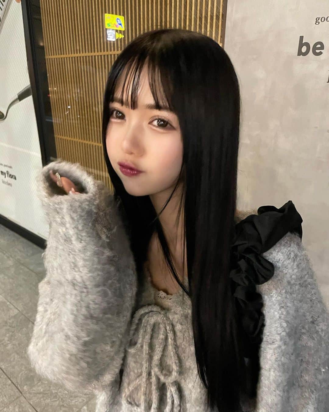 津代美月さんのインスタグラム写真 - (津代美月Instagram)「. レコーディング終わりのつし  寒すぎて急遽買ったINGNIのニットが可愛いのみて 👶🏻 服買う時みんなどんなの好きかなあて最初少し考えちゃったりするよ知らなかっだろー そりゃあそう  #INGNI」11月6日 23時12分 - __tsushiromizuki