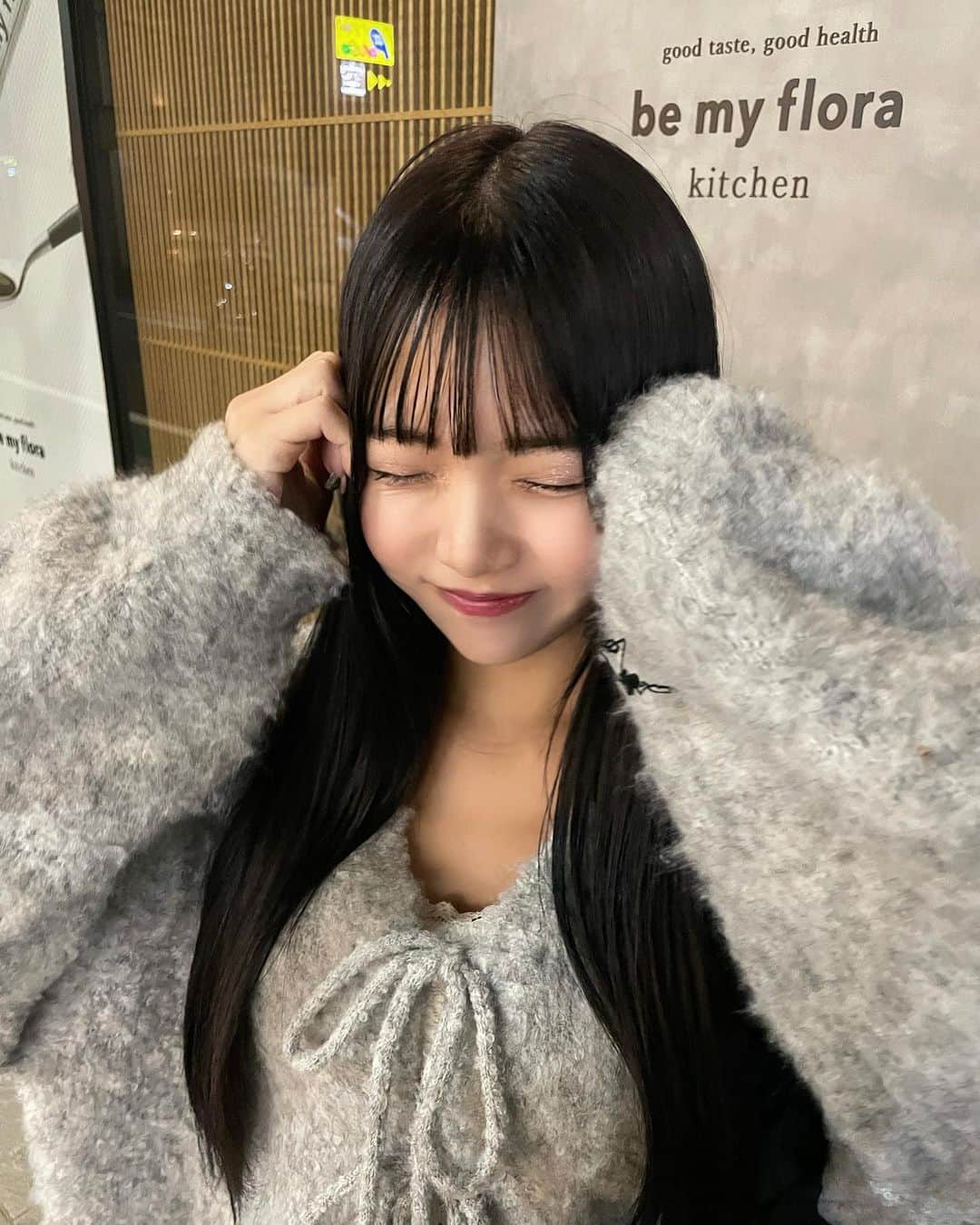 津代美月さんのインスタグラム写真 - (津代美月Instagram)「. レコーディング終わりのつし  寒すぎて急遽買ったINGNIのニットが可愛いのみて 👶🏻 服買う時みんなどんなの好きかなあて最初少し考えちゃったりするよ知らなかっだろー そりゃあそう  #INGNI」11月6日 23時12分 - __tsushiromizuki