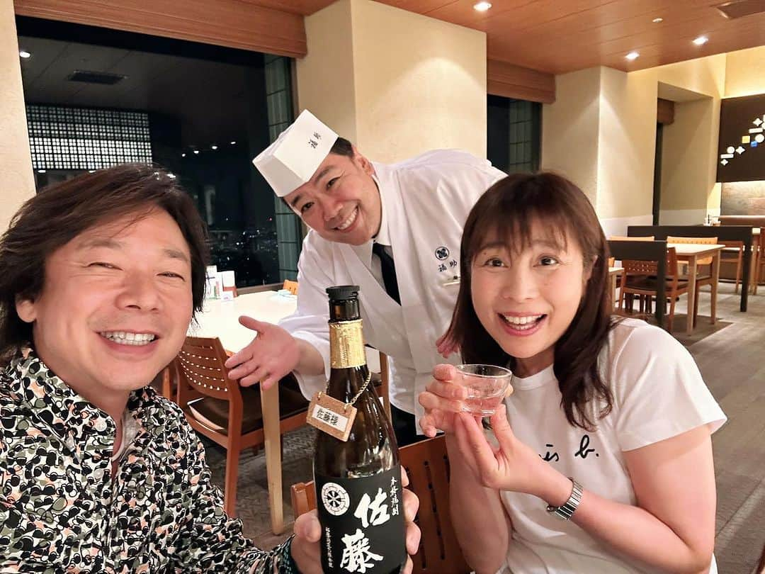 佐藤弘道さんのインスタグラム写真 - (佐藤弘道Instagram)「昨晩は29回目の結婚記念日！ 広島県から帰宅して少し時間があったので、二人で飲みに行きました(^^) いつも優しい店長さんから、サプライズデザートプレゼントを頂きました。 ありがとうございました♡ これからは僕の父と妻の父が出来なかった「孫と遊ぶ」を目標に、お互いに健康第一で頑張りたいと思います！  #結婚 #記念日  #サンシャイン #福助 #お寿司  #孫 #あそび #がんばる  #サプライズ #デザート #プレゼント」11月6日 23時14分 - satouhiromichi023