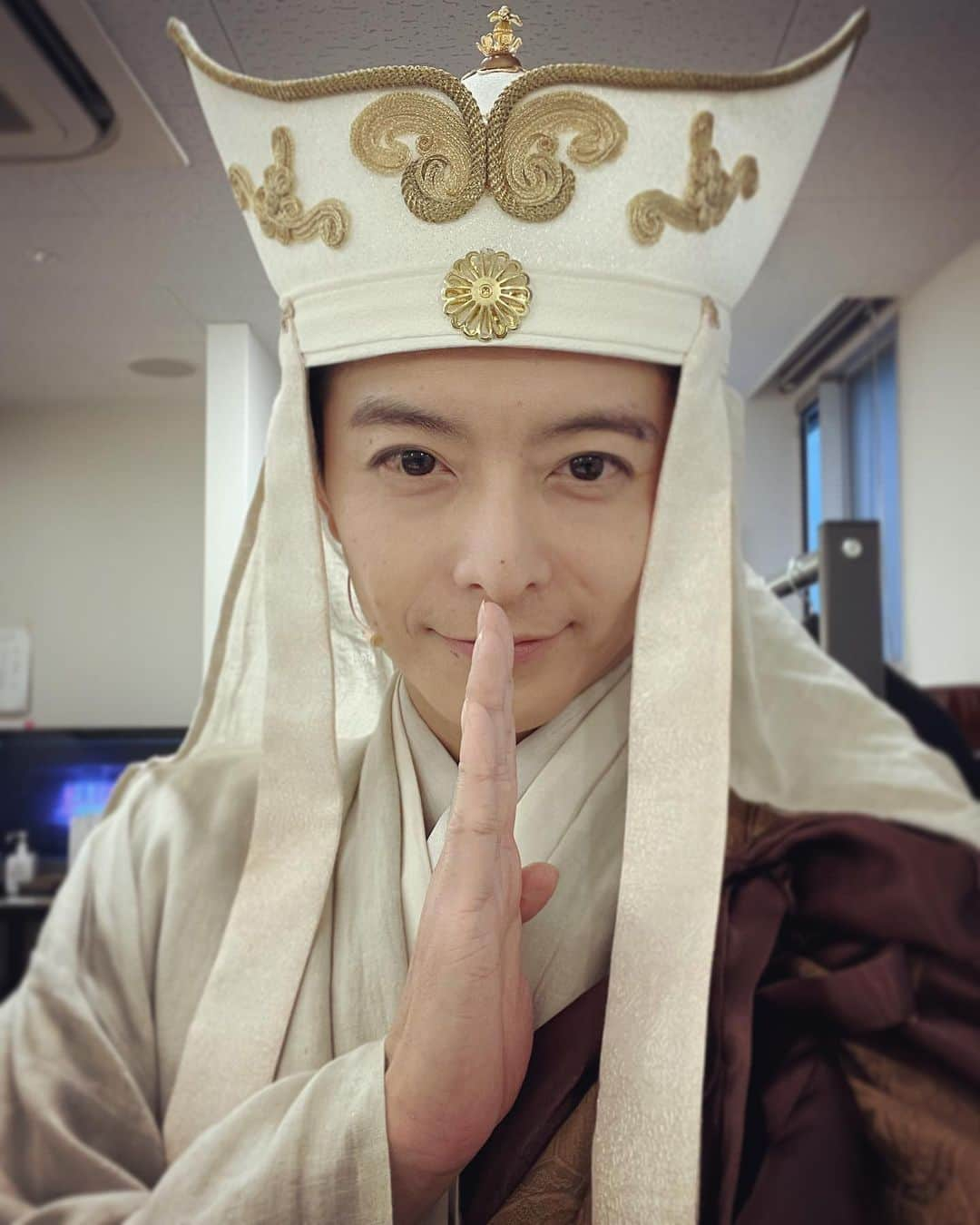 小池徹平さんのインスタグラム写真 - (小池徹平Instagram)「「西遊記」の大阪公演が無事に終わりました😆 観に来てくださった皆様、ありがとうございました。 旅はまだ始まったばかりですが、最後まで無事に走り切れるよう、日々励んで参ります！ 次は博多だっ！！  #西遊記 #三蔵法師」11月6日 23時14分 - teppei.koike_official