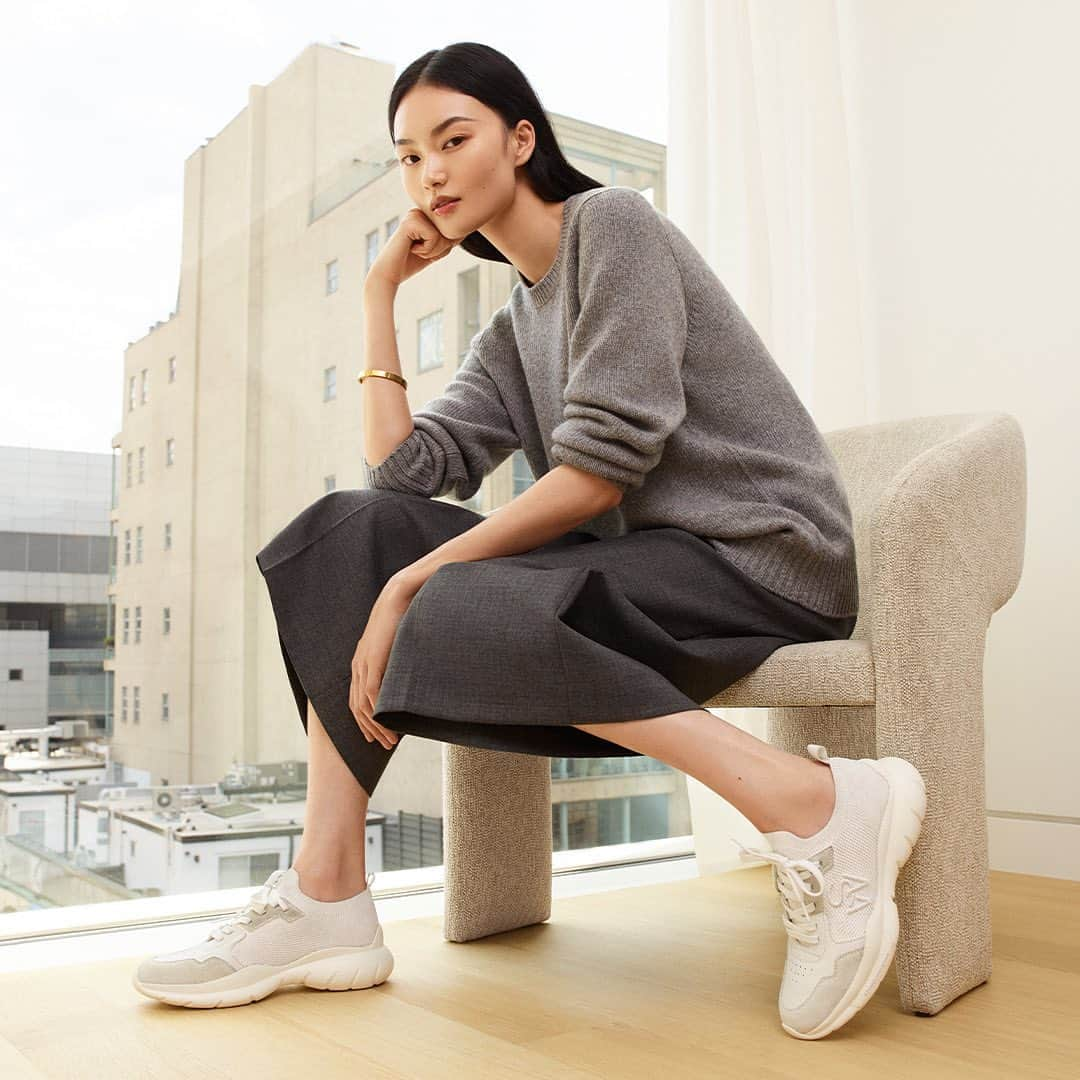 スチュアートワイツマンのインスタグラム：「Supermodel He Cong wears the 5050 SNEAKER in our Fall 2023 Campaign, “Invincibly Iconic.” Crafted by our artisans in Italy, this slip-on sneaker draws upon the innovation of our iconic 5050 boot to combine sophisticated design with function-focused engineering. Now available on stuartweitzman.com.  #StuartWeitzman #InvinciblyIconic #5050 @heconghc」