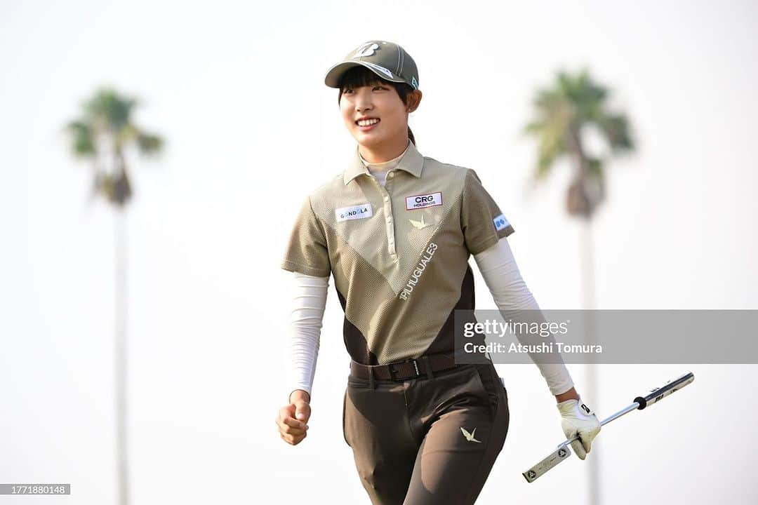 馬場咲希さんのインスタグラム写真 - (馬場咲希Instagram)「【JLPGA Final Pro Test】  合格できました😊  まずはスポンサーの皆様。本当にありがとうございます。皆様のサポートのお陰で、海外の試合にベストな状態で挑戦する事が出来ました。実際に世界トップレベルを肌で感じ、技術面、メンタル面を学び、プロテストに活かしてプレーできた事が合格に繋がったと思います。  そして、JFE瀬戸内海ゴルフ倶楽部の皆様、練習ラウンドから競技終了まで、本当にありがとうございました！暑さなどでグリーンの管理が大変な中、短い期間で素晴らしい状態に仕上げてくれたコースの皆さんには感謝しかありません🙏🏻✨️お陰様で、23個バーディーGET🙈ボギーは11個でしたが、ロングパットと2段グリーンにやられたのでそこは練習します！ キャディの皆さんも本当に親切で面白い方ばかりで緊張感が和らぎました🤤また皆さんと会える日が来ますように😁  1番近くで支えてくれている父には本当に感謝しています。調子が悪い時はバックを担いで何が悪いのかを一緒に考えてくれたり、栄養士さんのアドバイスを参考に食事を作ってくれたり、最高のスポンサーさんを見つけてきてくれたり...。色んな人達と一生懸命話し合いをして常に私が集中してゴルフをできる環境を作ってくれる最強の味方の父がいてくれたからこその今があると思います。これからもよろしくね！！  応援してくれた皆さんありがとうございました😊引き続き応援よろしくお願いします！  #プロテスト  #bridgestone #bridgestonegolf #1piu1uguale3 #trussputter #underarmour #青梅ゴルフ倶楽部 #フォレスト鳴沢ゴルフカントリークラブ #gmg八王子ゴルフ場 #村田忠男 #ゴルフ女子 #ゴルフ #ゴルフ好きな人と繋がりたい #スポーツ #sports #golf」11月6日 23時17分 - teba_.425