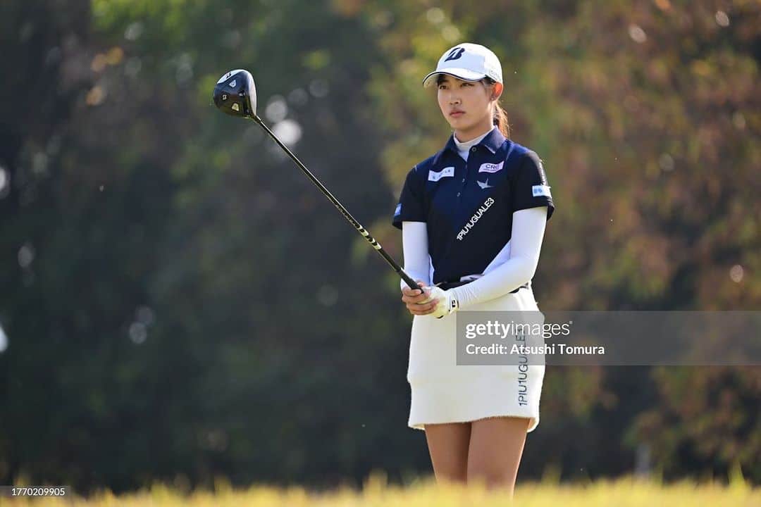 馬場咲希さんのインスタグラム写真 - (馬場咲希Instagram)「【JLPGA Final Pro Test】  合格できました😊  まずはスポンサーの皆様。本当にありがとうございます。皆様のサポートのお陰で、海外の試合にベストな状態で挑戦する事が出来ました。実際に世界トップレベルを肌で感じ、技術面、メンタル面を学び、プロテストに活かしてプレーできた事が合格に繋がったと思います。  そして、JFE瀬戸内海ゴルフ倶楽部の皆様、練習ラウンドから競技終了まで、本当にありがとうございました！暑さなどでグリーンの管理が大変な中、短い期間で素晴らしい状態に仕上げてくれたコースの皆さんには感謝しかありません🙏🏻✨️お陰様で、23個バーディーGET🙈ボギーは11個でしたが、ロングパットと2段グリーンにやられたのでそこは練習します！ キャディの皆さんも本当に親切で面白い方ばかりで緊張感が和らぎました🤤また皆さんと会える日が来ますように😁  1番近くで支えてくれている父には本当に感謝しています。調子が悪い時はバックを担いで何が悪いのかを一緒に考えてくれたり、栄養士さんのアドバイスを参考に食事を作ってくれたり、最高のスポンサーさんを見つけてきてくれたり...。色んな人達と一生懸命話し合いをして常に私が集中してゴルフをできる環境を作ってくれる最強の味方の父がいてくれたからこその今があると思います。これからもよろしくね！！  応援してくれた皆さんありがとうございました😊引き続き応援よろしくお願いします！  #プロテスト  #bridgestone #bridgestonegolf #1piu1uguale3 #trussputter #underarmour #青梅ゴルフ倶楽部 #フォレスト鳴沢ゴルフカントリークラブ #gmg八王子ゴルフ場 #村田忠男 #ゴルフ女子 #ゴルフ #ゴルフ好きな人と繋がりたい #スポーツ #sports #golf」11月6日 23時17分 - teba_.425