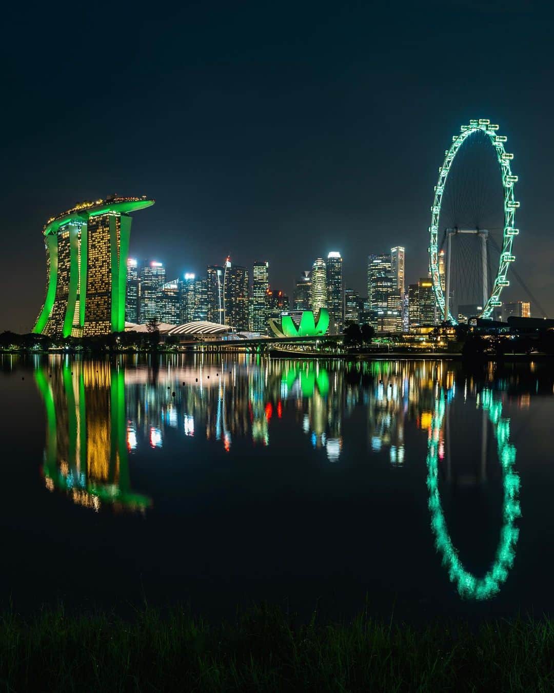 ウィリアム（ケンブリッジ公）さんのインスタグラム写真 - (ウィリアム（ケンブリッジ公）Instagram)「Singapore, green looks good on you 🫶」11月6日 23時20分 - princeandprincessofwales