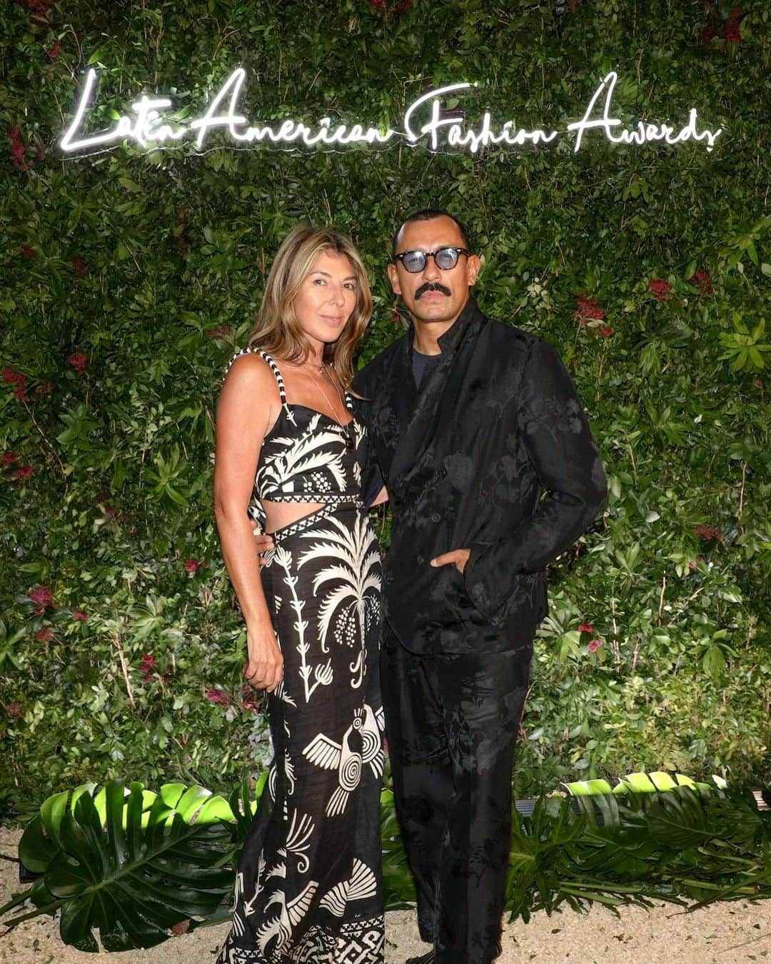 ニーナ・ガルシアのインスタグラム：「It was long overdue. An event to celebrate, support, and shine light on Latin American creative talent with this first @latinamericanfashionawards. It was moving to host it in @oscardelarenta’s home country of the Dominican Republic, a designer who had such an impact on fashion. Thank you @costanzaetro and @rosaclandestino for your vision and passion to make this project a reality. Truly a real honor to serve on the jury and witness the incredible work of Latinos from all over Latin America. I look forward to many more to come. @elleusa」