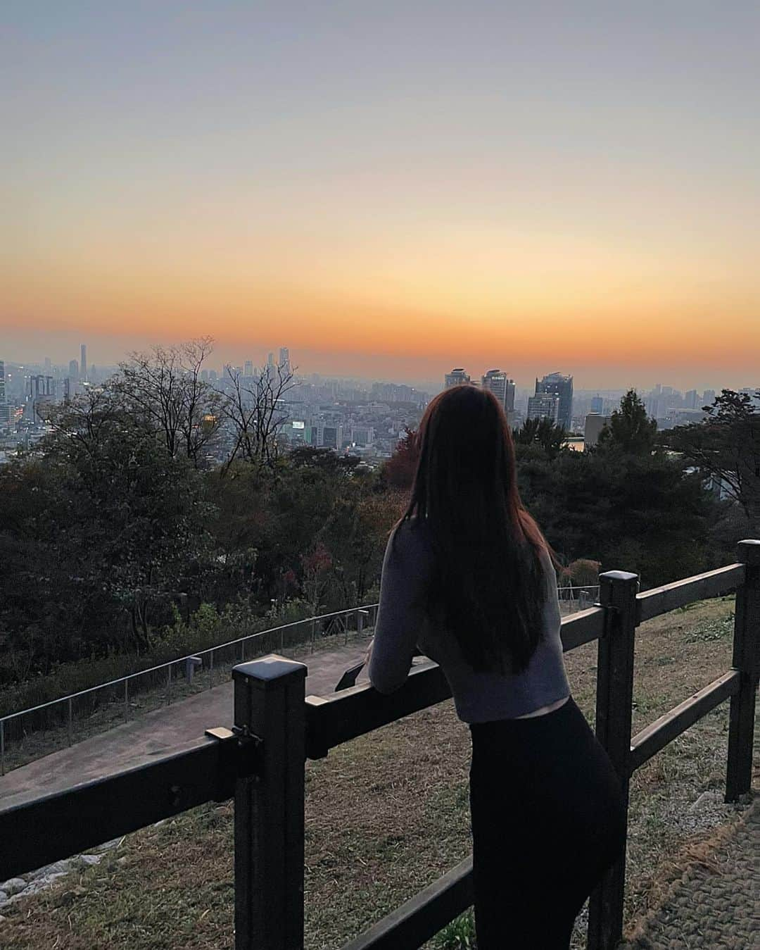 李到華さんのインスタグラム写真 - (李到華Instagram)「사람많다 #남산 바글바글 👫🍂」11月6日 23時42分 - ah____rim