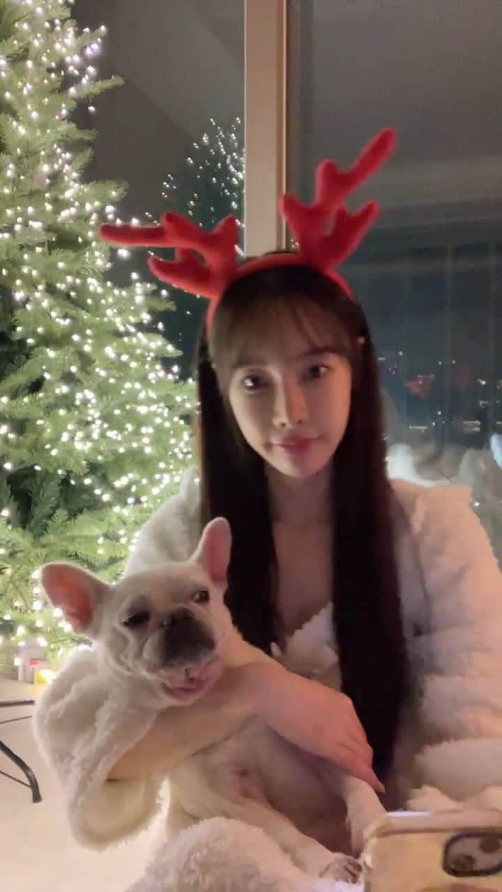 Hyemiのインスタグラム：「아무말라방 낼 지워야지」