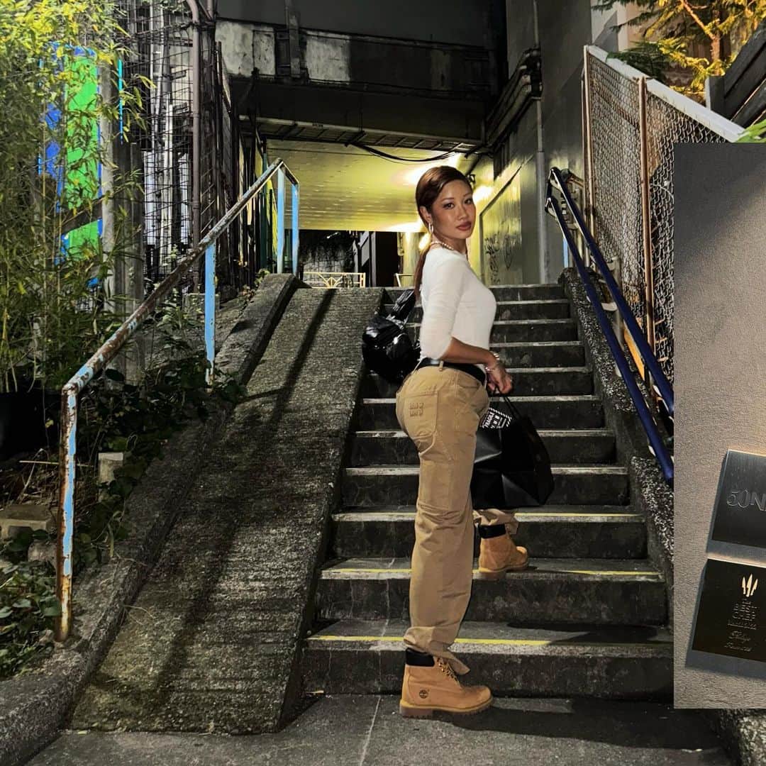 YOONのインスタグラム：「Came back to the city for 1 day so I could dress my sis @natsuko.ete in @ambush_official designed #uniform exclusively for her and her restaurant 𝑬𝒕𝒆, one of my fav in Tokyo. Absolutely the best trailblazing female chef in Japan, hands down! 🫶🏽💜　So proud of everything she's been accomplishing in her industry 🍷🍽️✨💜　#Milan next! 🫡  #eterestaurant #AMBUSH #tokyo #favoriterestaurant」