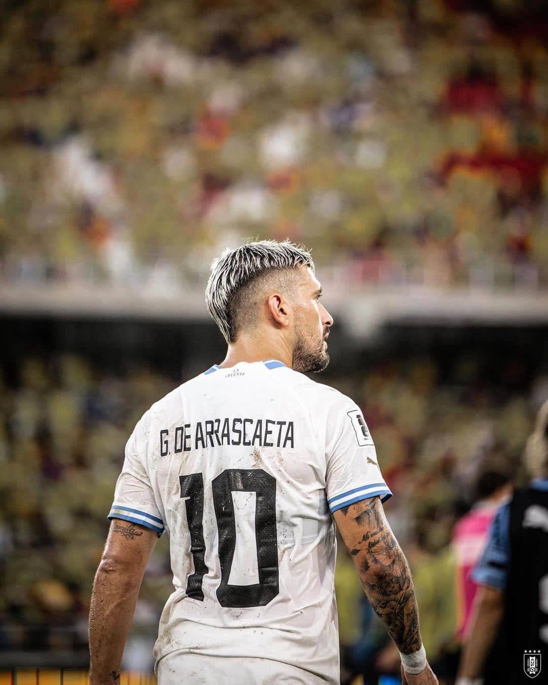 サッカー ウルグアイ代表チームのインスタグラム：「👀 𝐌𝐢𝐫𝐚𝐧𝐝𝐨 𝐞𝐥 𝐜𝐚𝐥𝐞𝐧𝐝𝐚𝐫𝐢𝐨  Se viene la última Fecha FIFA del año.   #ElEquipoQueNosUne」
