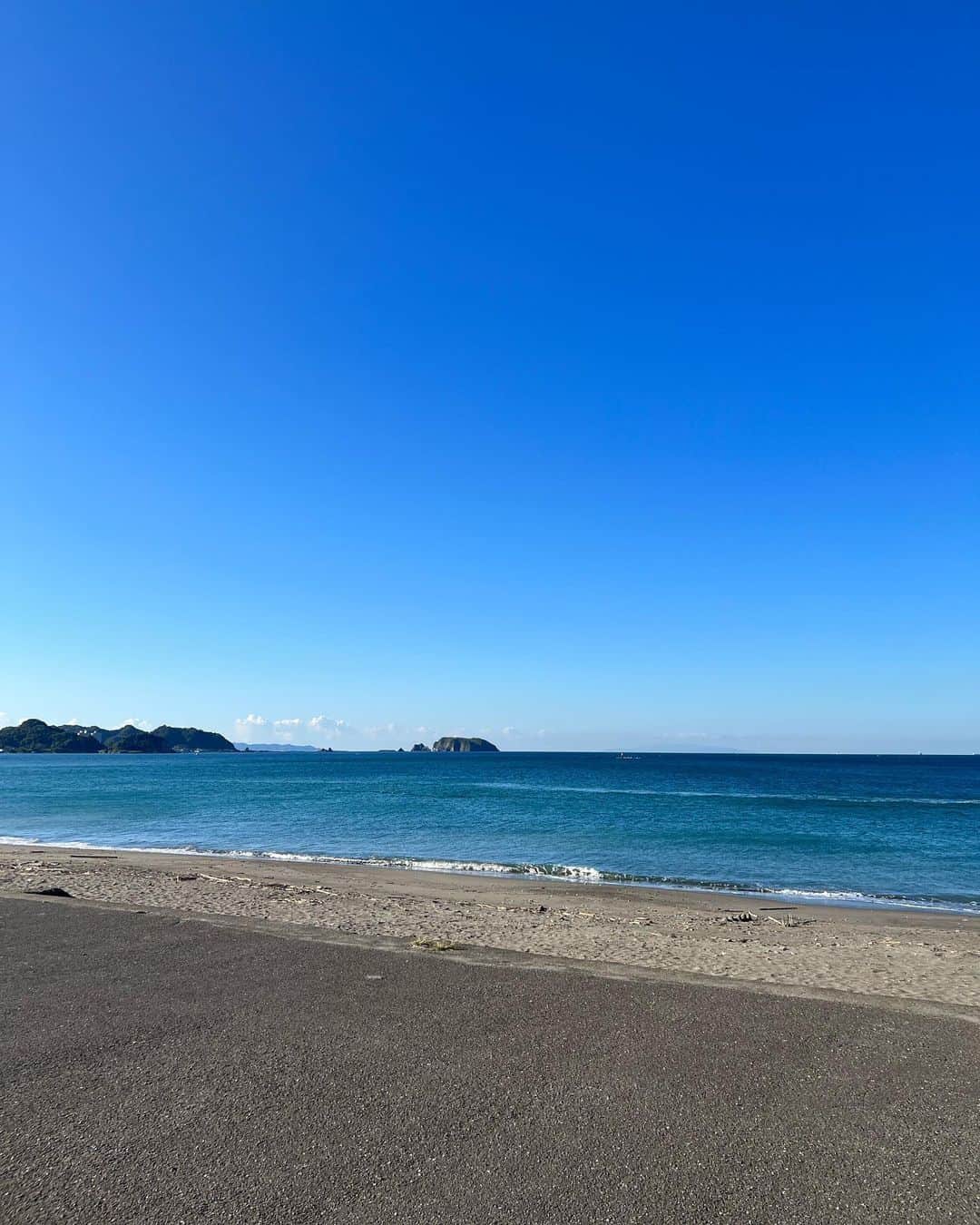 のインスタグラム：「海かプール入りたかったなぁ…  #一日一撮」